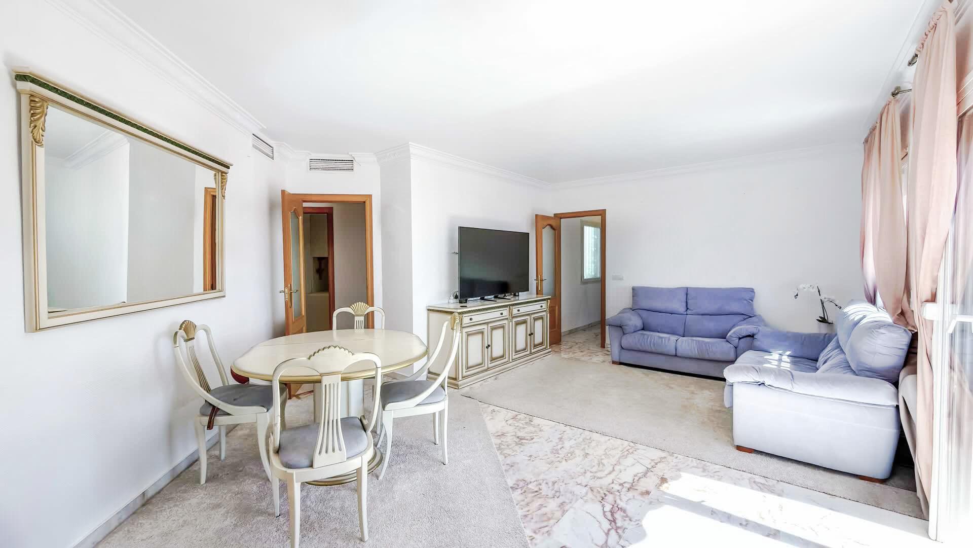 Piso en Venta en Av. Retamar - 12