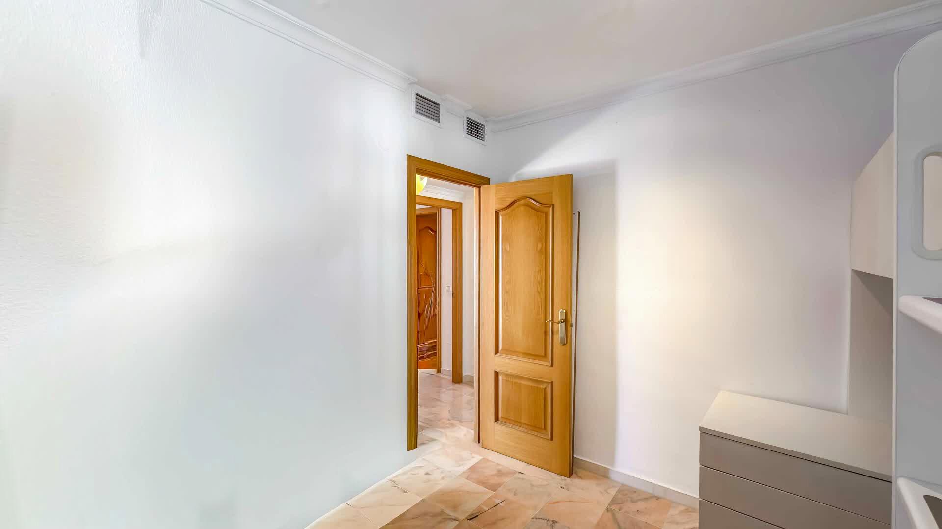 Piso en Venta en Av. Retamar - 19