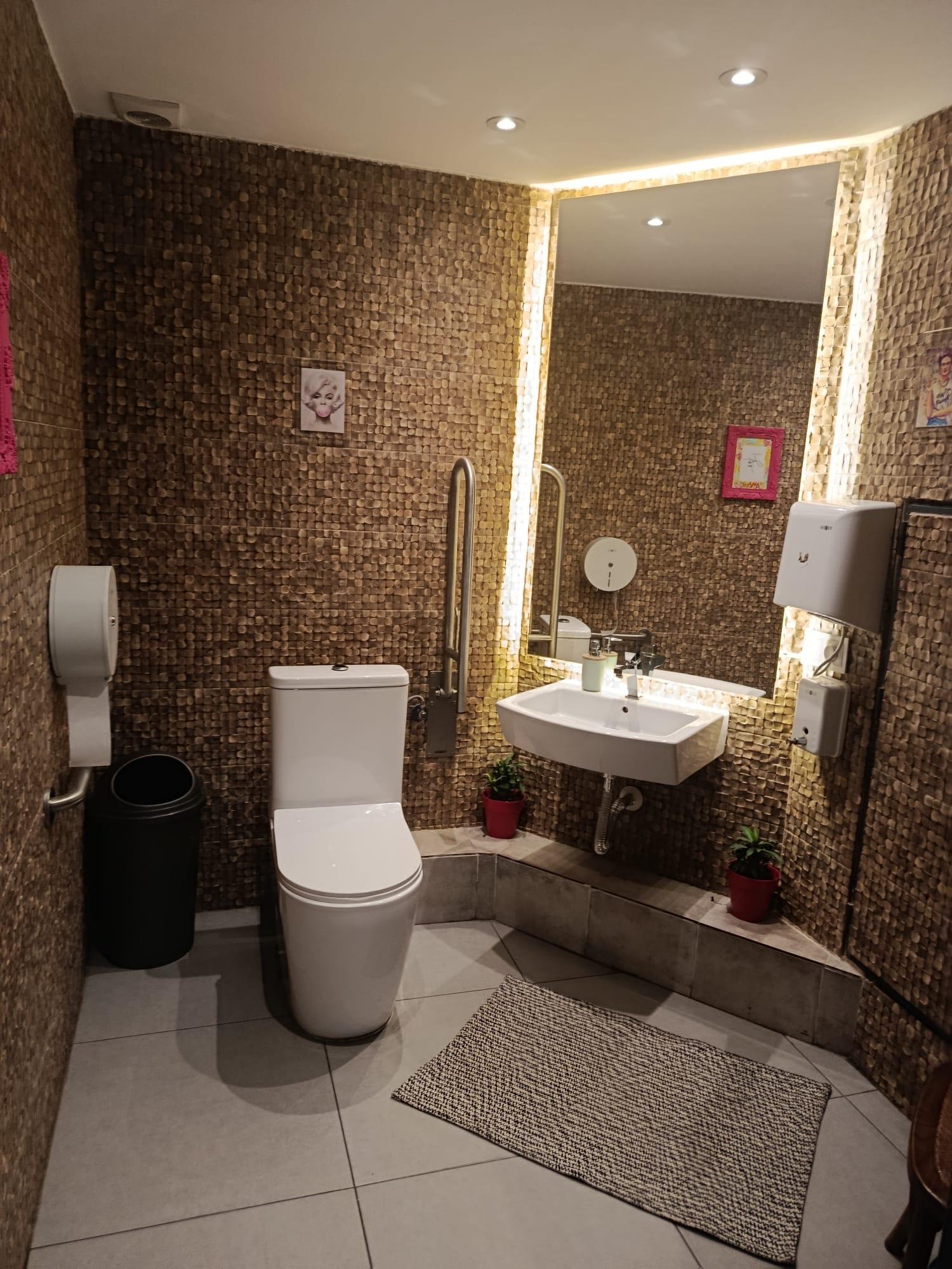 Traspaso de negocio - Av. Arias de Velasco - 5