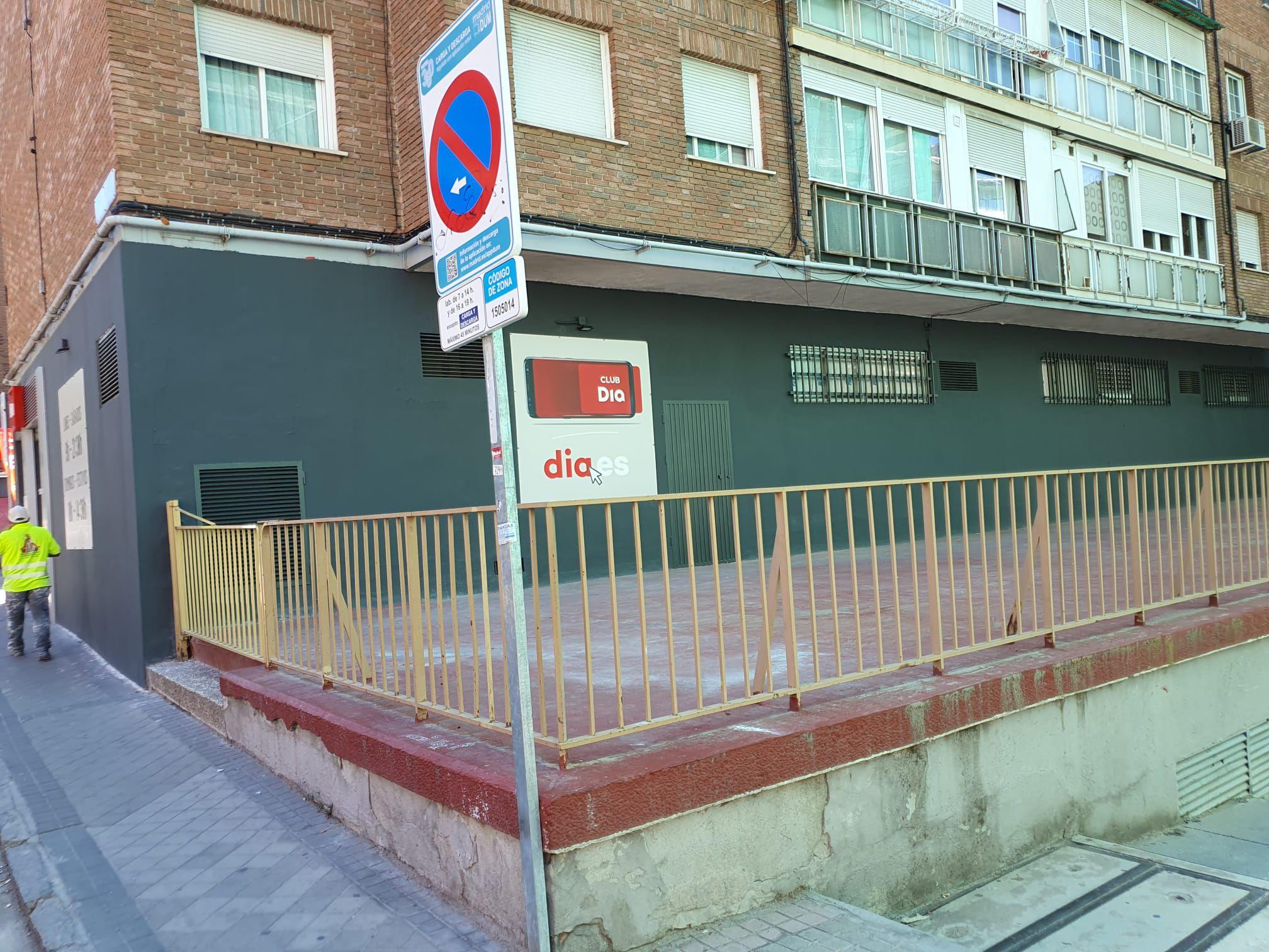 Local en Venta en C/ de César González Ruano - 4