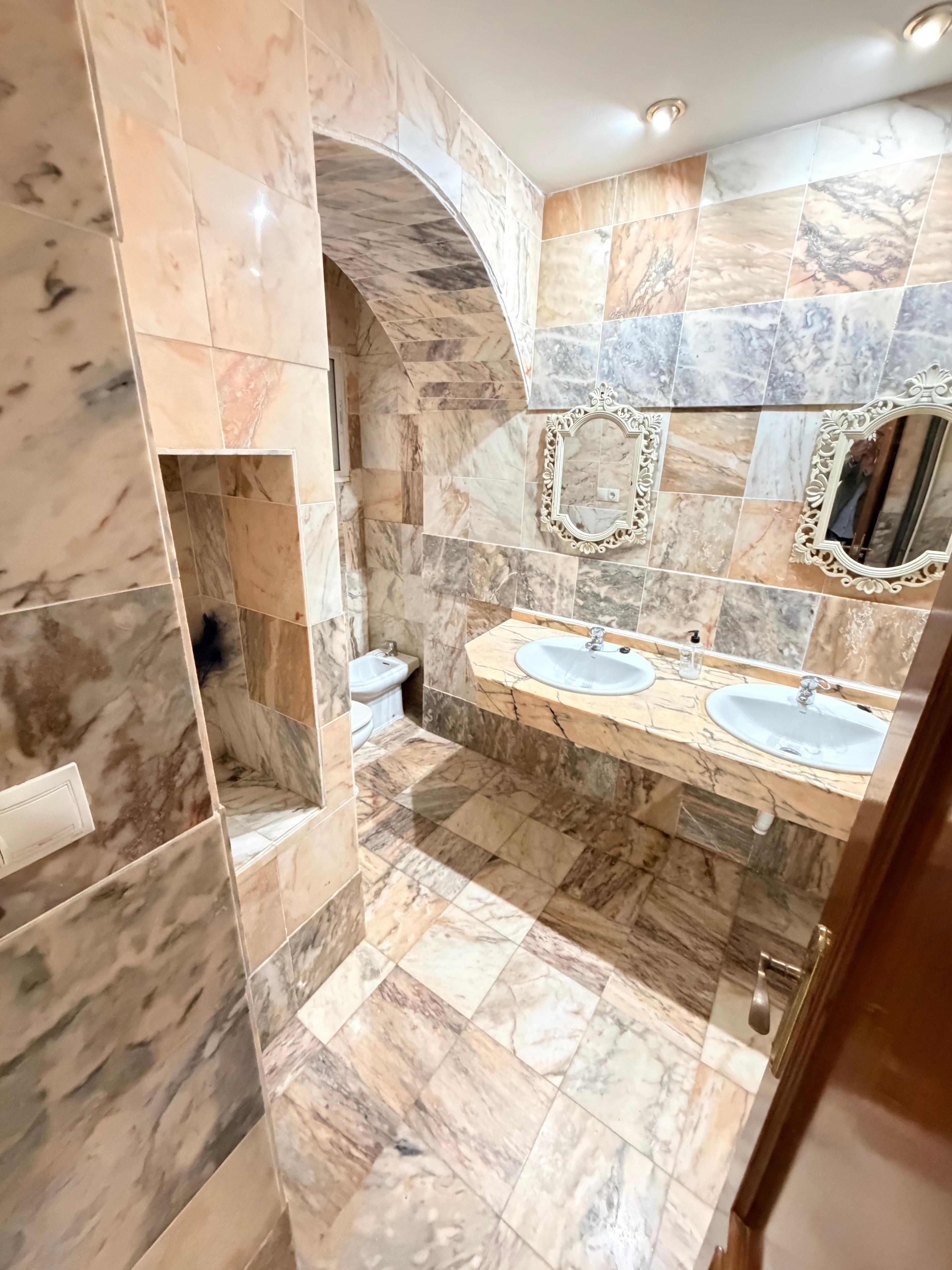 Piso en Venta - C. San Miguel, Sevilla - 18