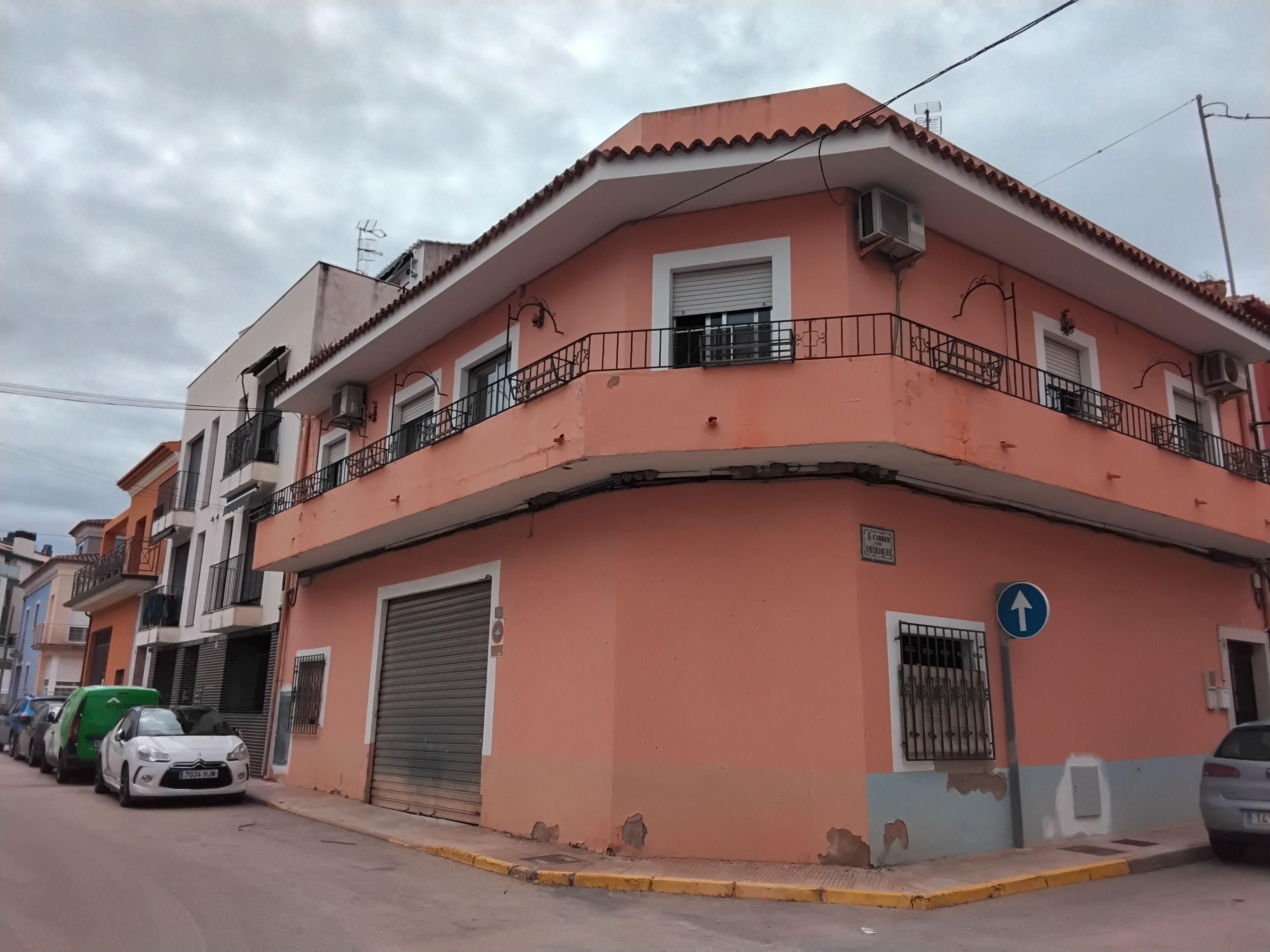 Casa Rural en Venta en Carrer les Amèriques - 25