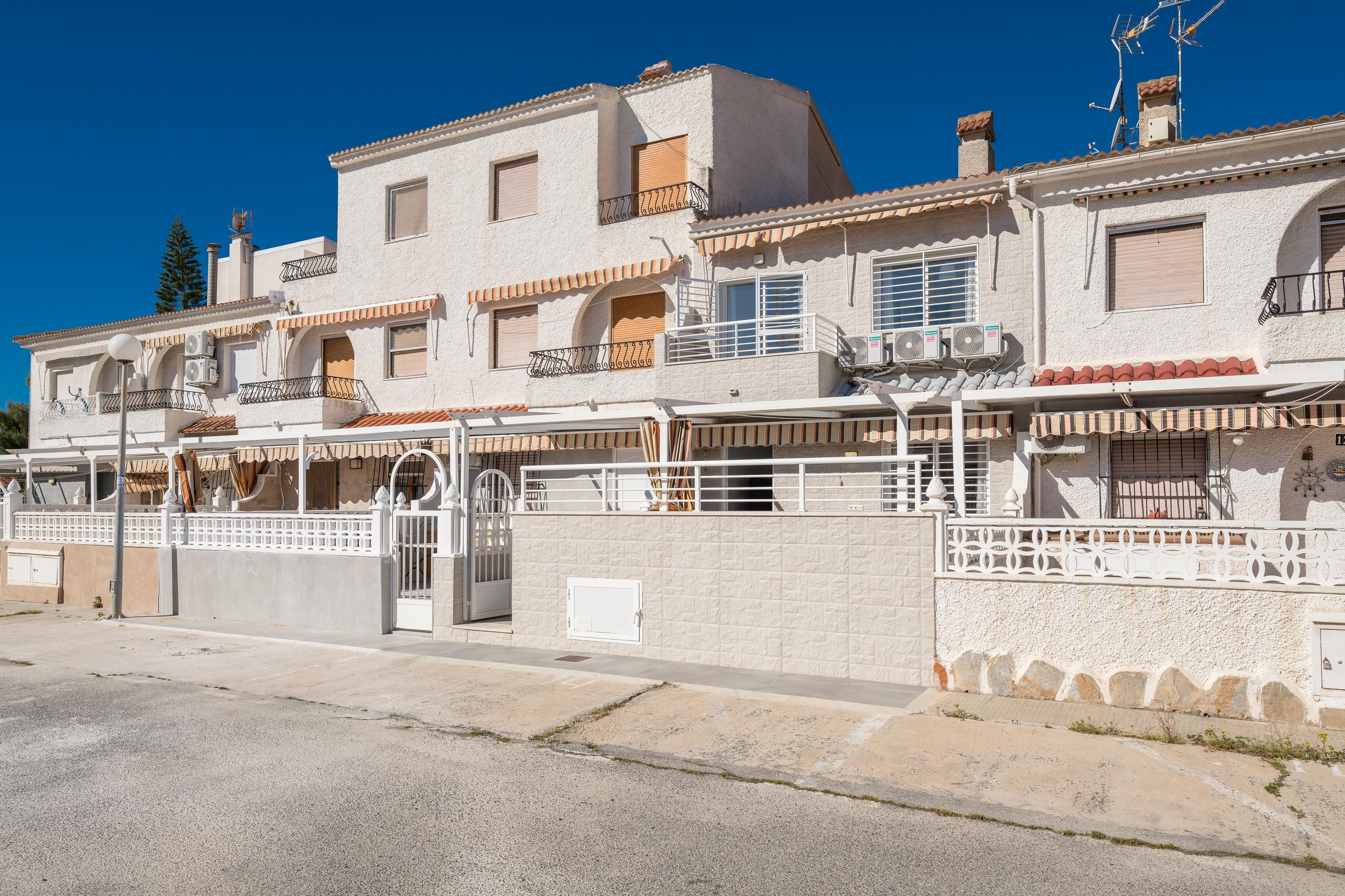 Chalet Pareado en Venta - Calle Biar, Santa Pola - 28