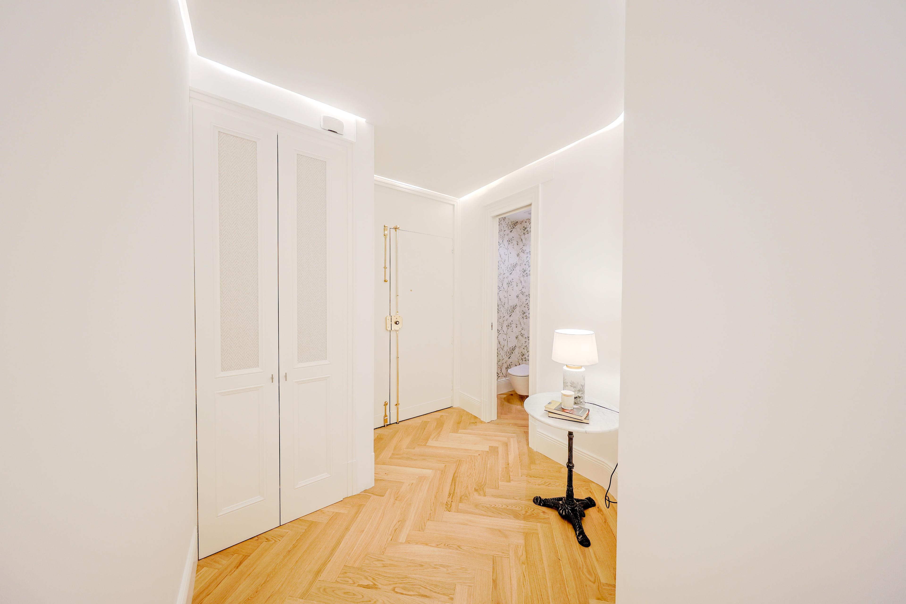 Piso en venta - C. de Antonio Acuña - 32