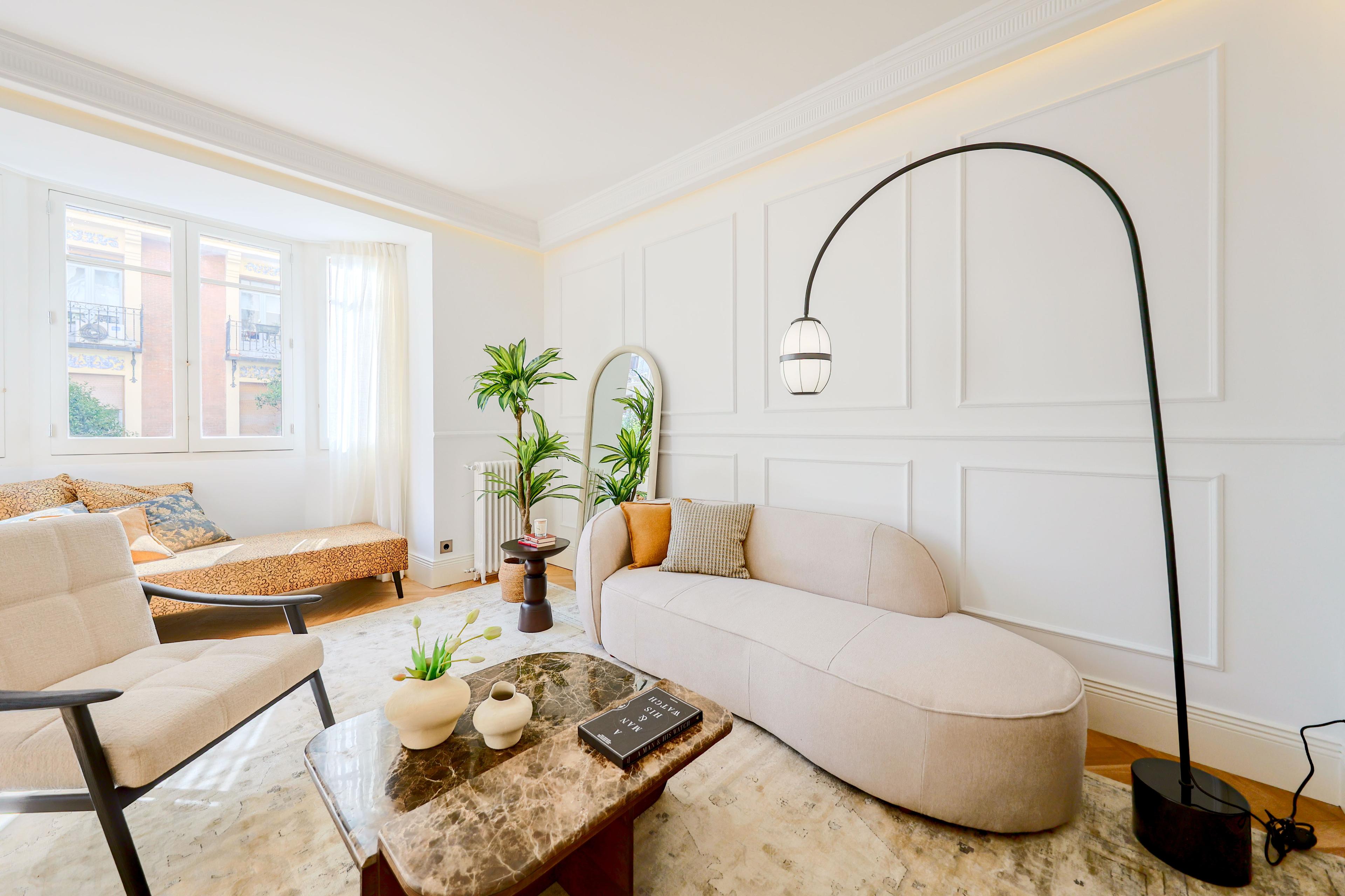 Piso en venta - C. de Antonio Acuña - 6
