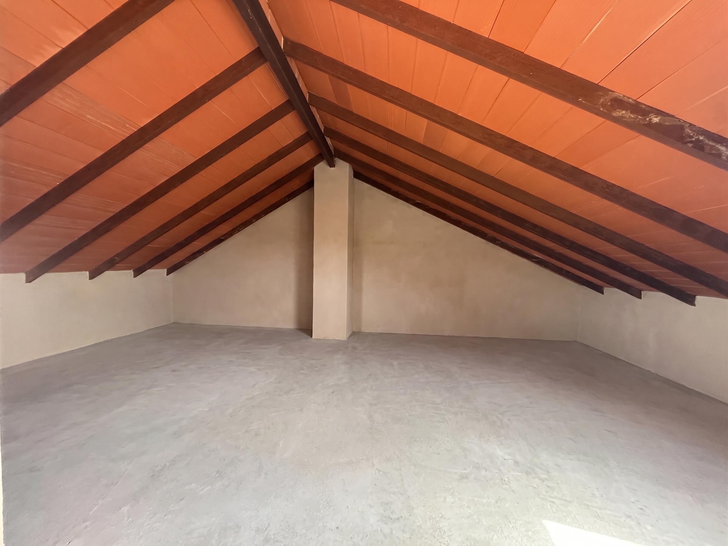 Casa Adosada en Venta en Bo. San Ginés - 11