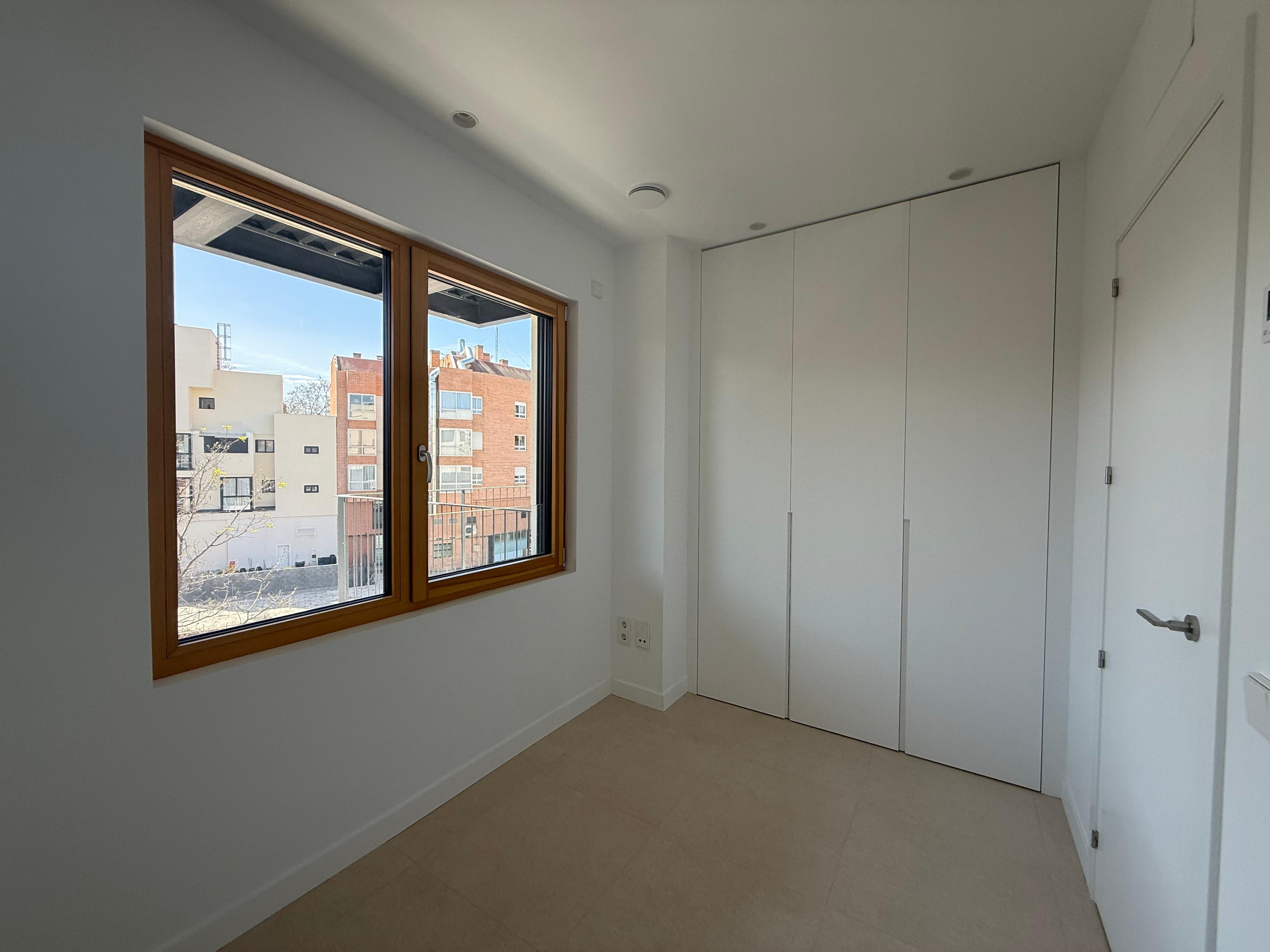 Piso en Alquiler en C. de López de Hoyos - 2