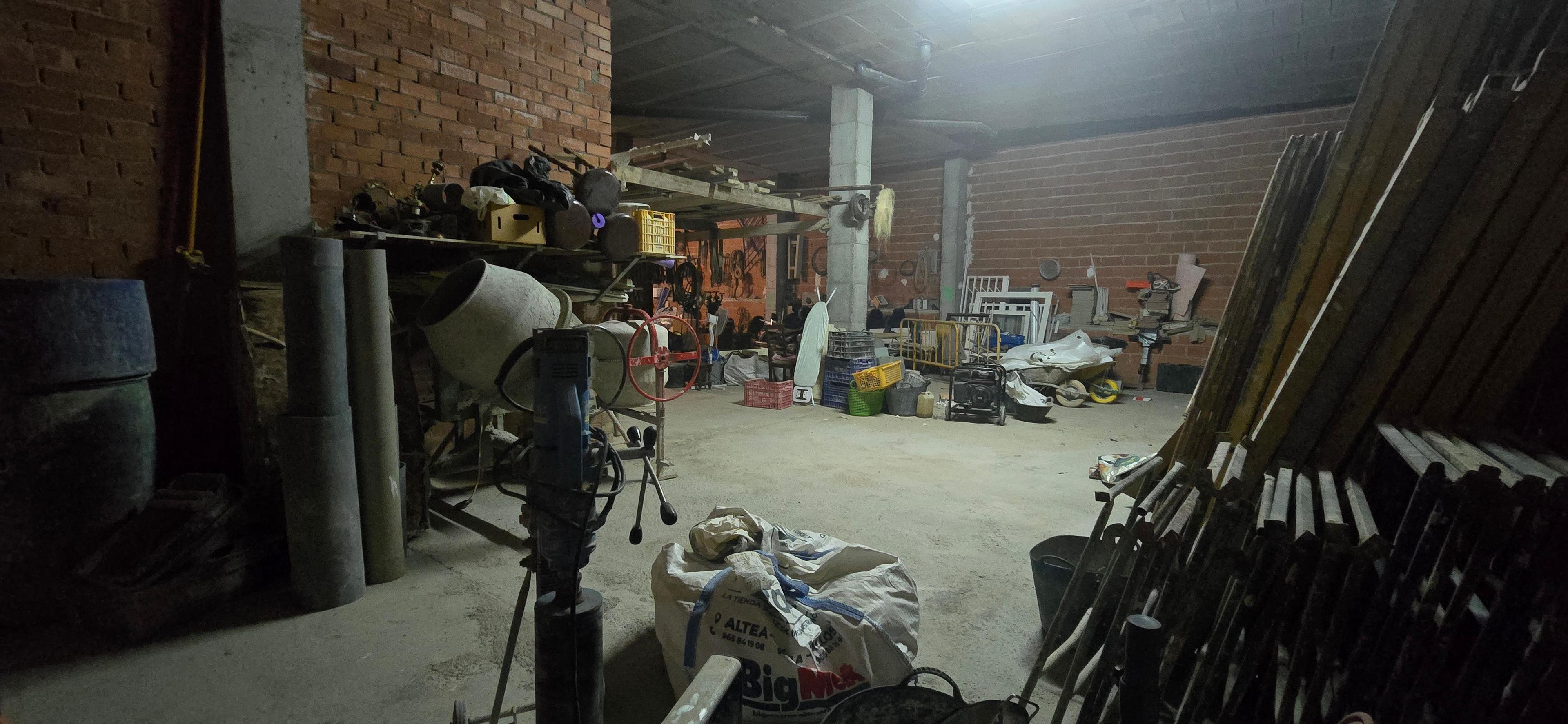 Local en Venta en Carrer Santa Bàrbara - 17