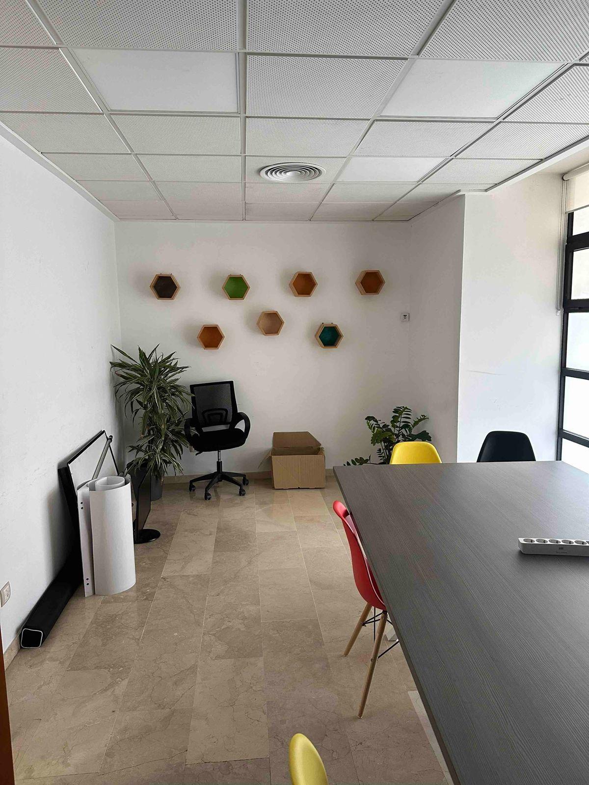 Oficina en Venta en Calle Médico Vicente Reyes - 15