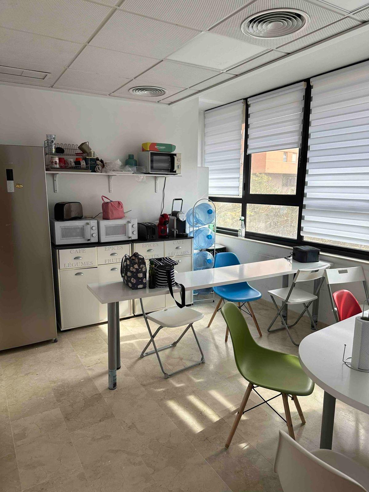 Oficina en Venta en Calle Médico Vicente Reyes - 12