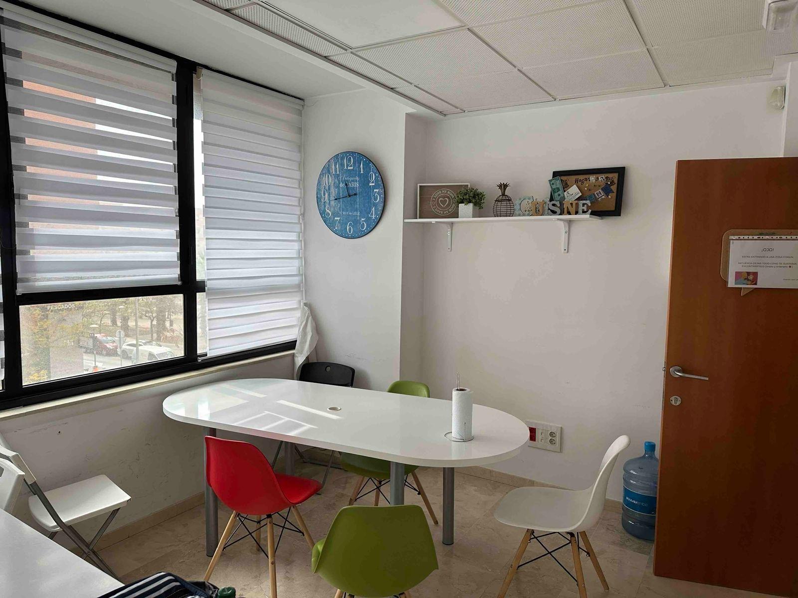 Oficina en Venta en Calle Médico Vicente Reyes - 10