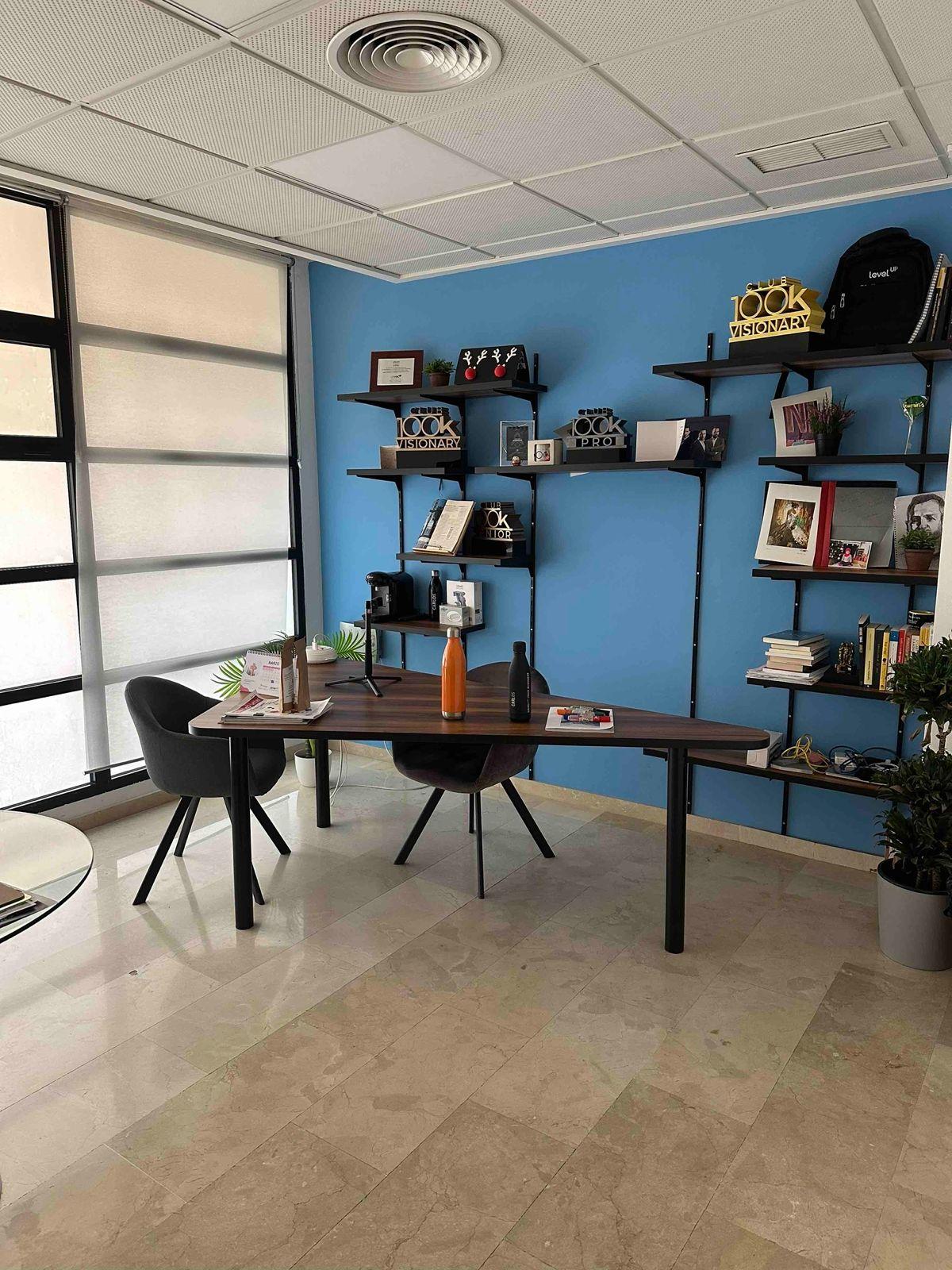 Oficina en Venta en Calle Médico Vicente Reyes - 11