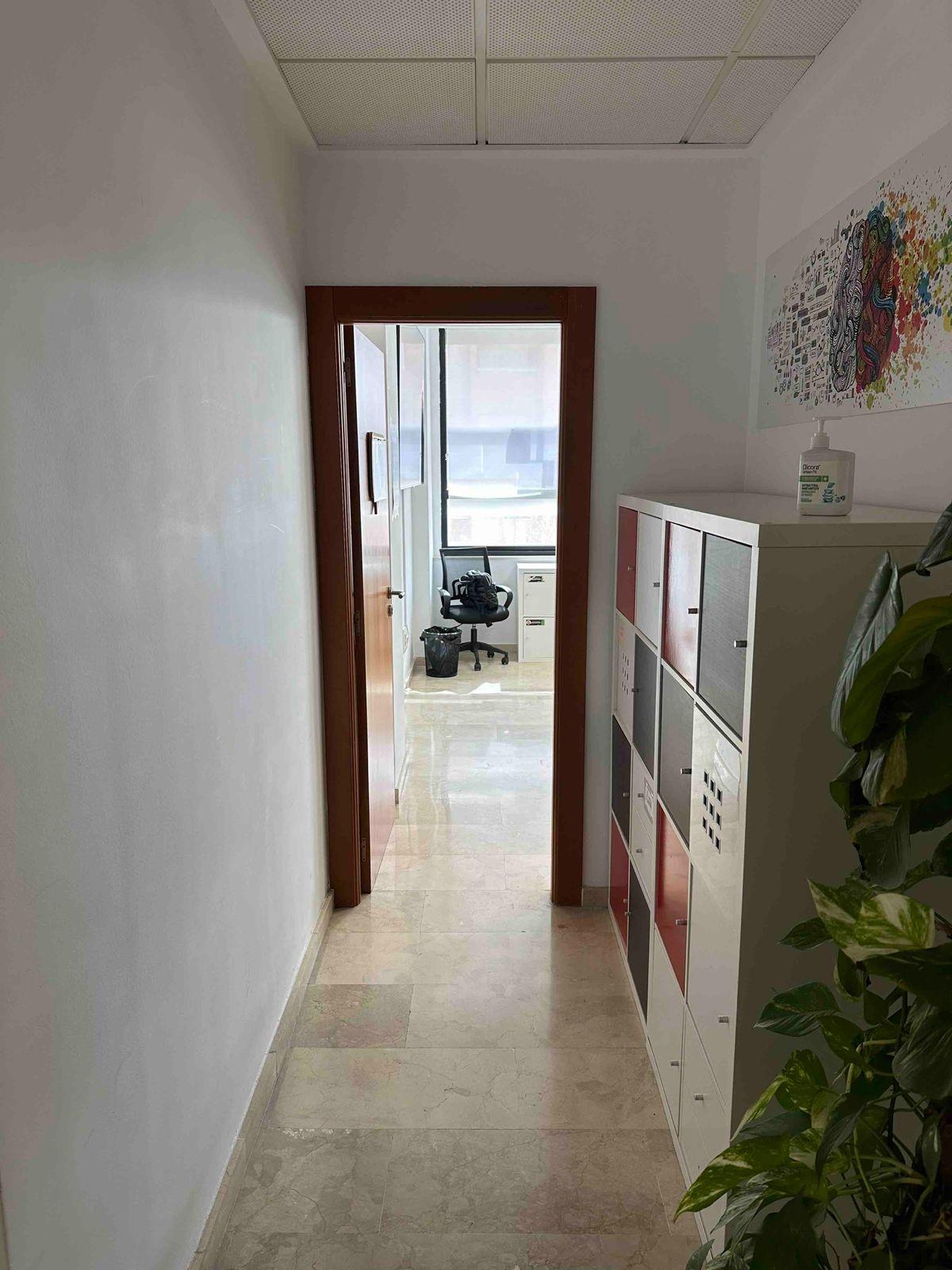 Oficina en Venta en Calle Médico Vicente Reyes - 20