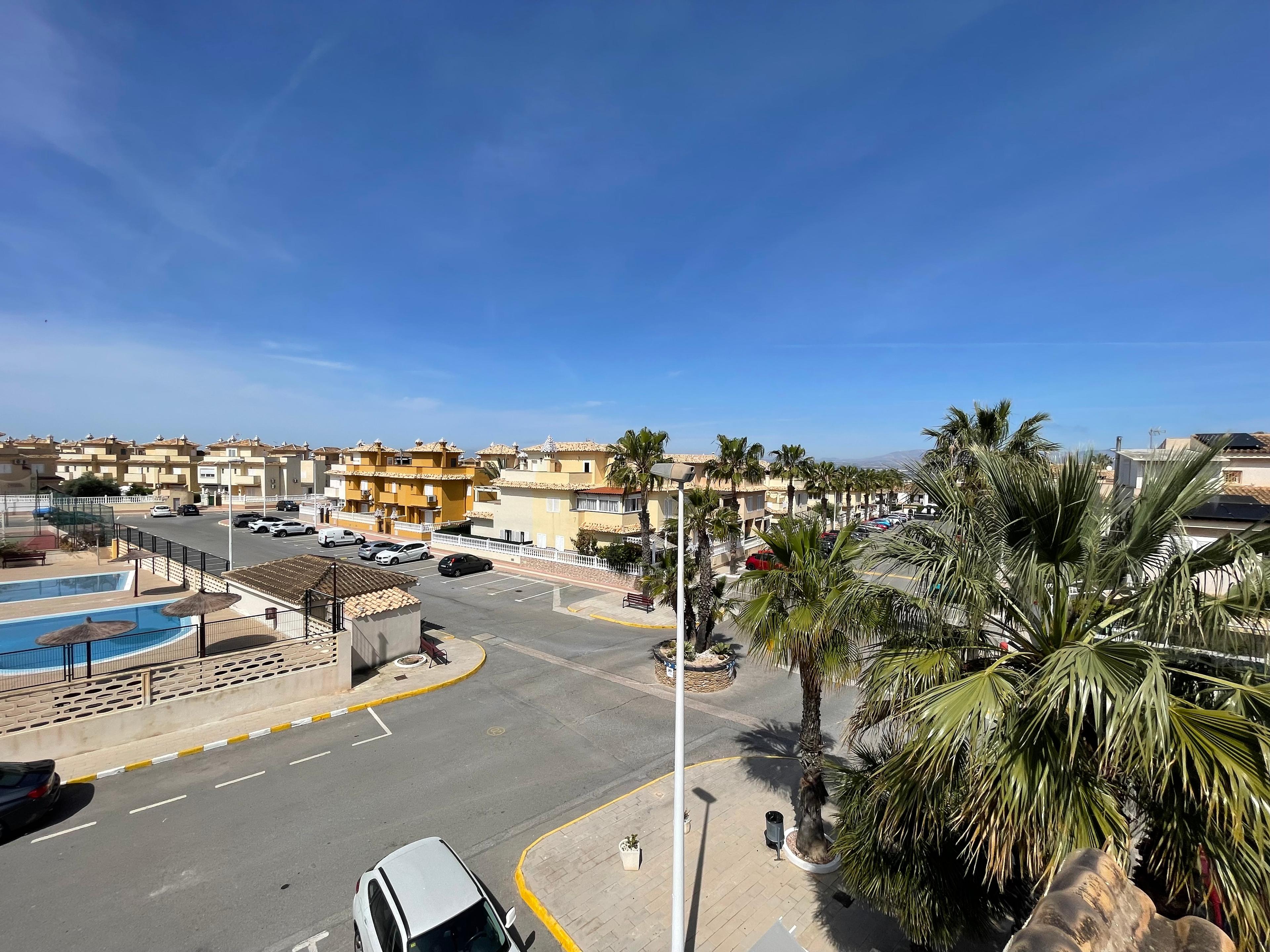 Casa Adosada en Venta en C. Monte de Sta. Pola - 25