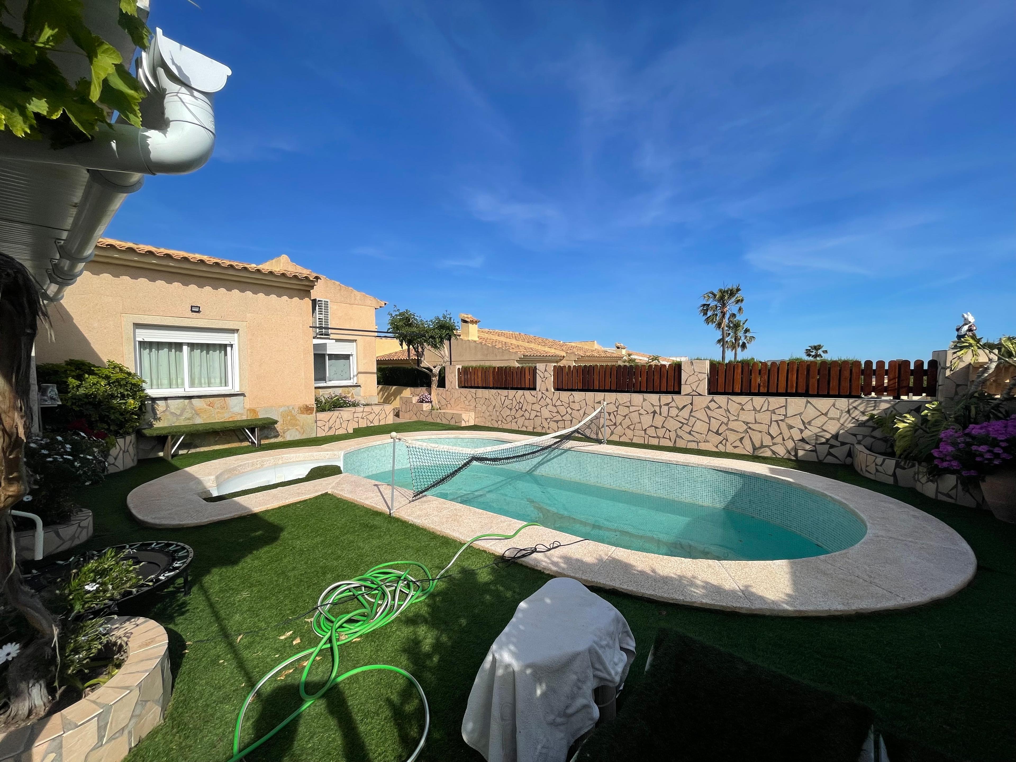 Casa en Venta en Carrer Llevant - 1