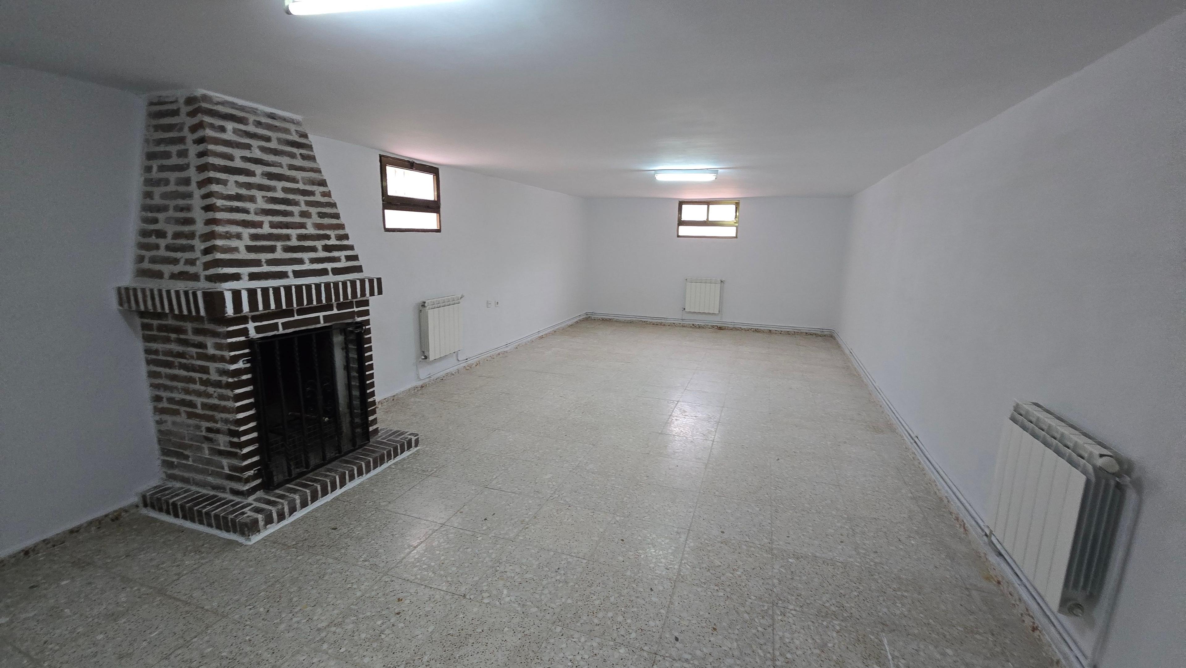 Casa Adosada en Venta en C. Sta. Agueda - 2