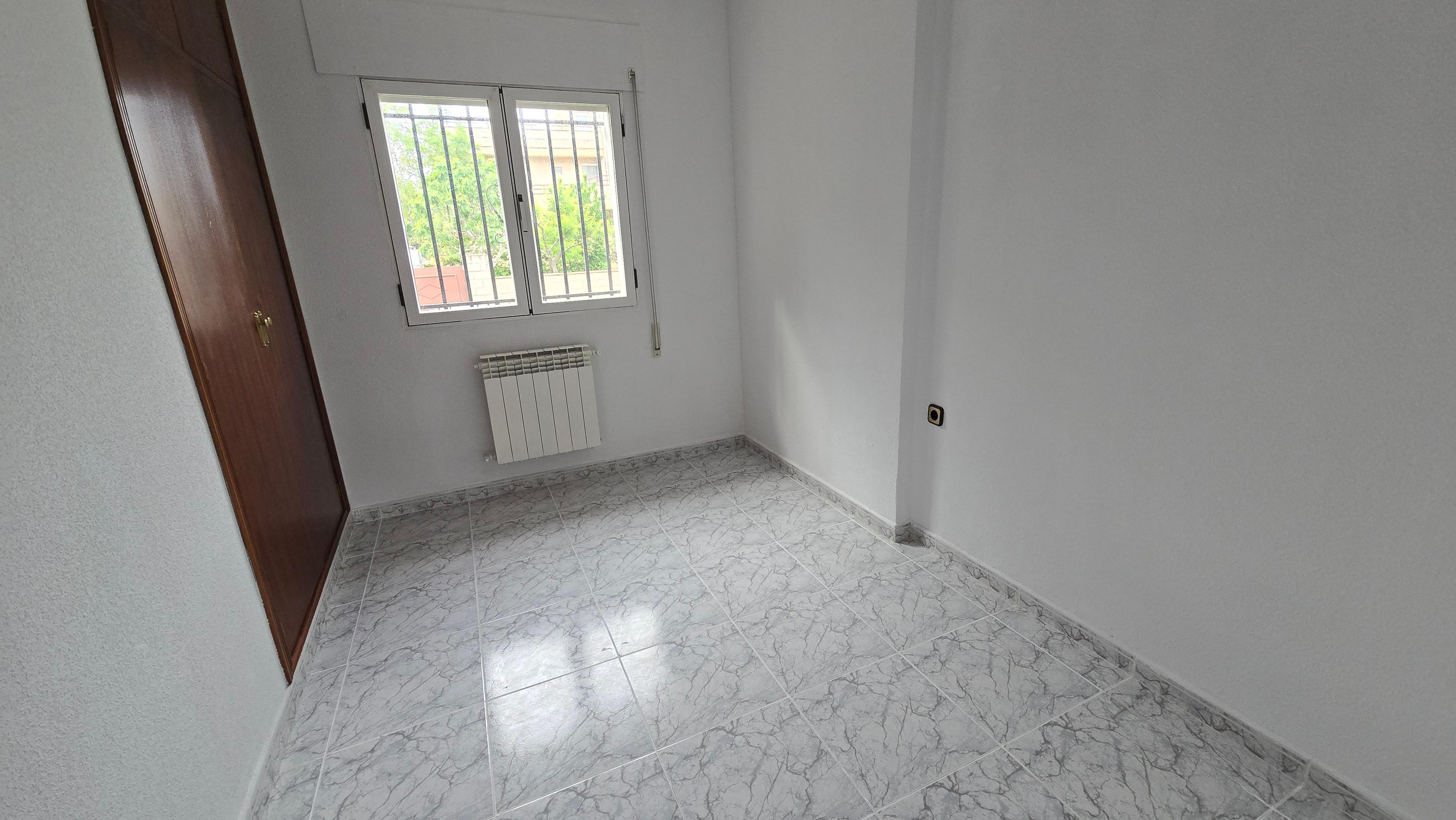 Casa Adosada en Venta en C. Sta. Agueda - 12