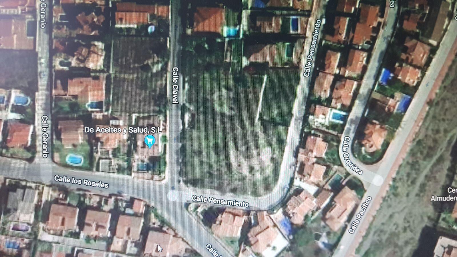 Parcela Comercial en Venta en Calle Clavel - 2