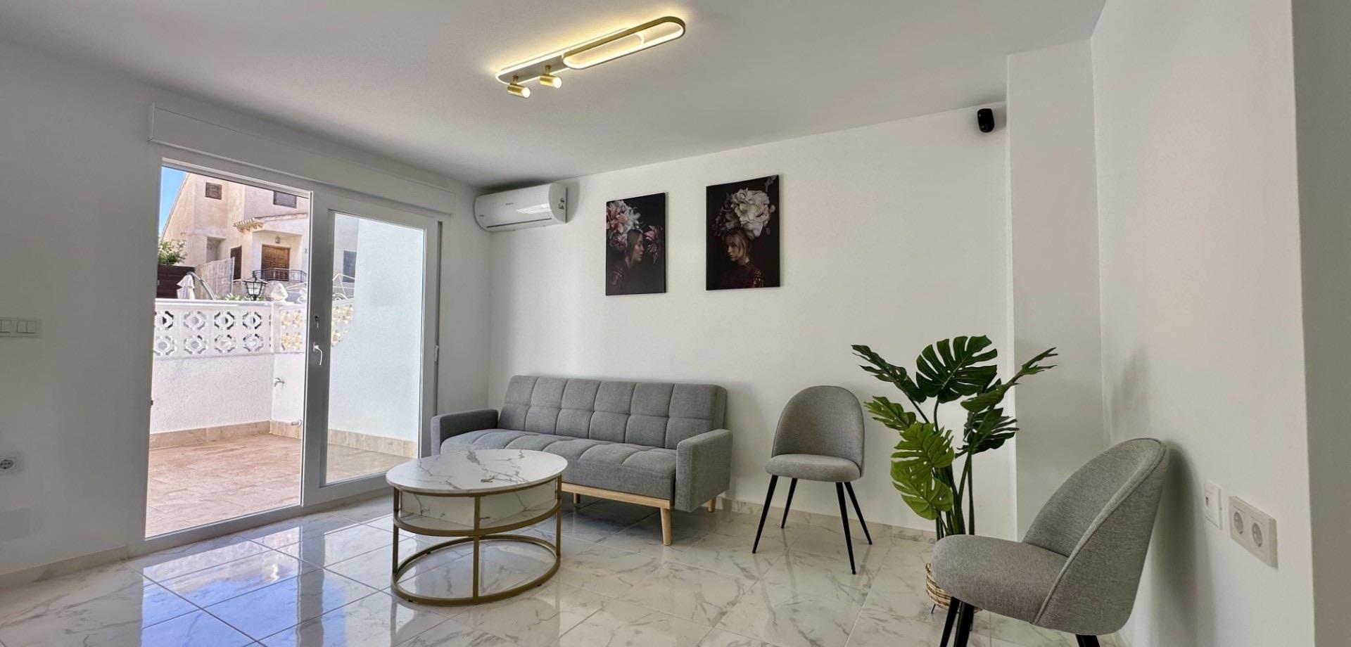 Casa Adosada en Venta en Av. de Torrevieja - 1