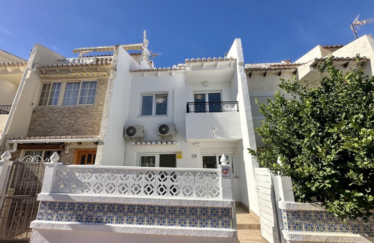 Casa Adosada en Venta en Av. de Torrevieja - 10