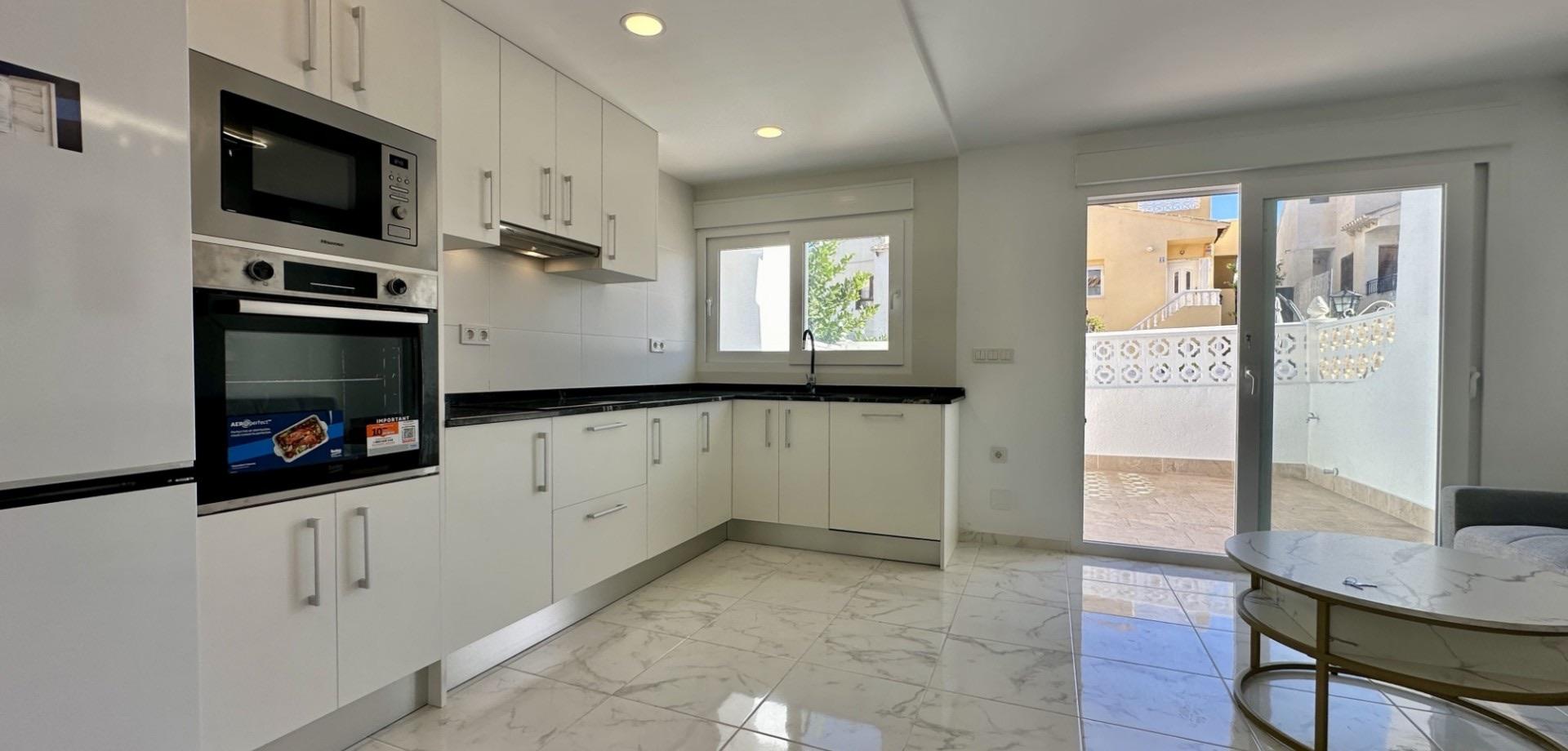 Casa Adosada en Venta en Av. de Torrevieja - 16