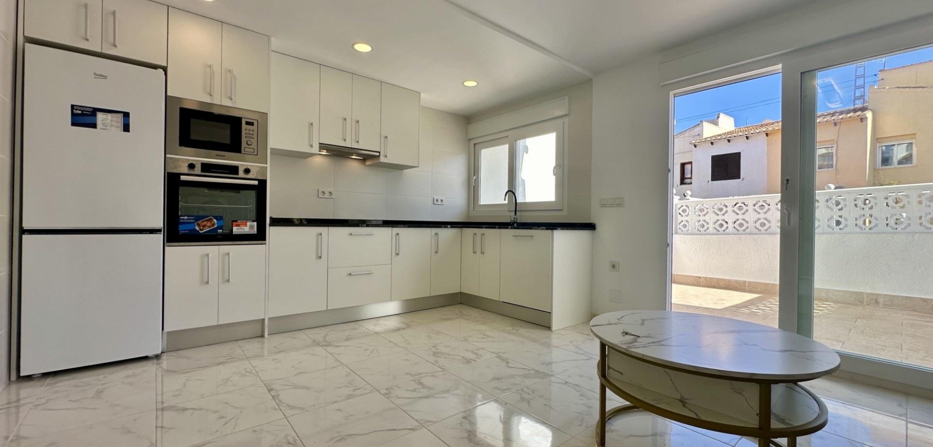 Casa Adosada en Venta en Av. de Torrevieja - 3