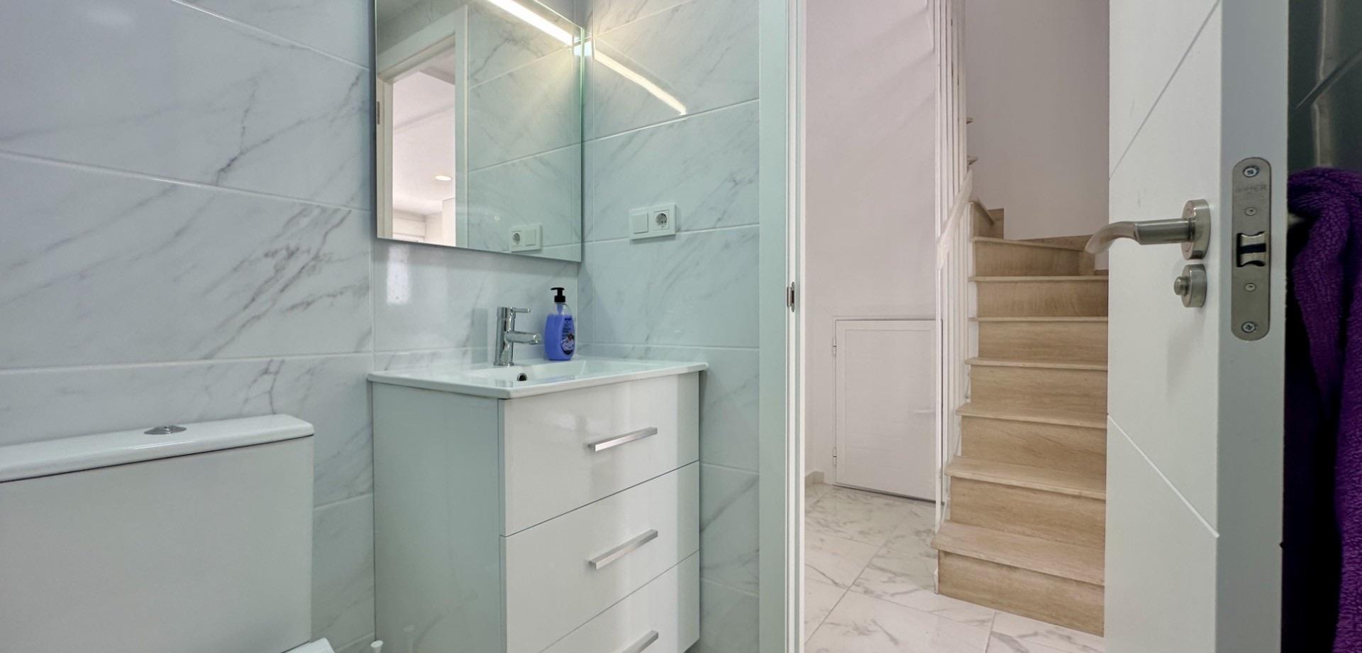 Casa Adosada en Venta en Av. de Torrevieja - 18