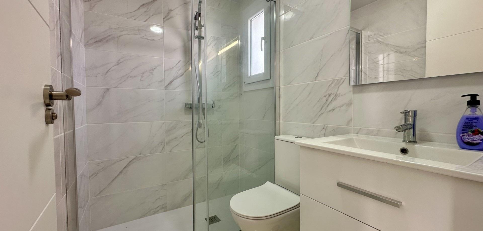 Casa Adosada en Venta en Av. de Torrevieja - 19