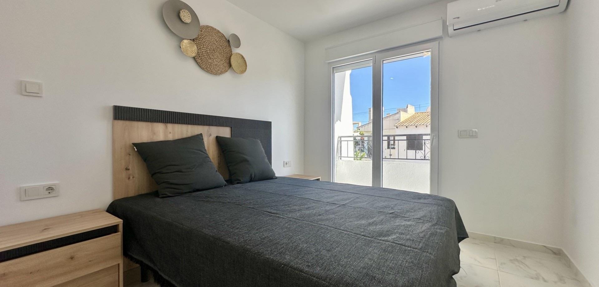 Casa Adosada en Venta en Av. de Torrevieja - 23