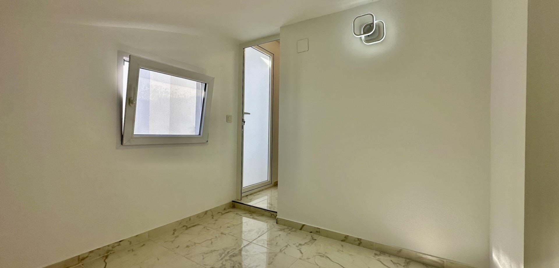 Casa Adosada en Venta en Av. de Torrevieja - 29