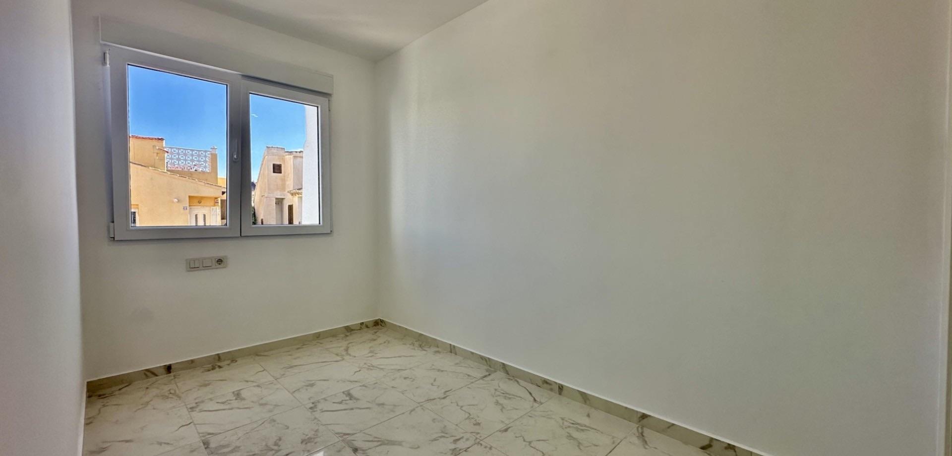 Casa Adosada en Venta en Av. de Torrevieja - 25