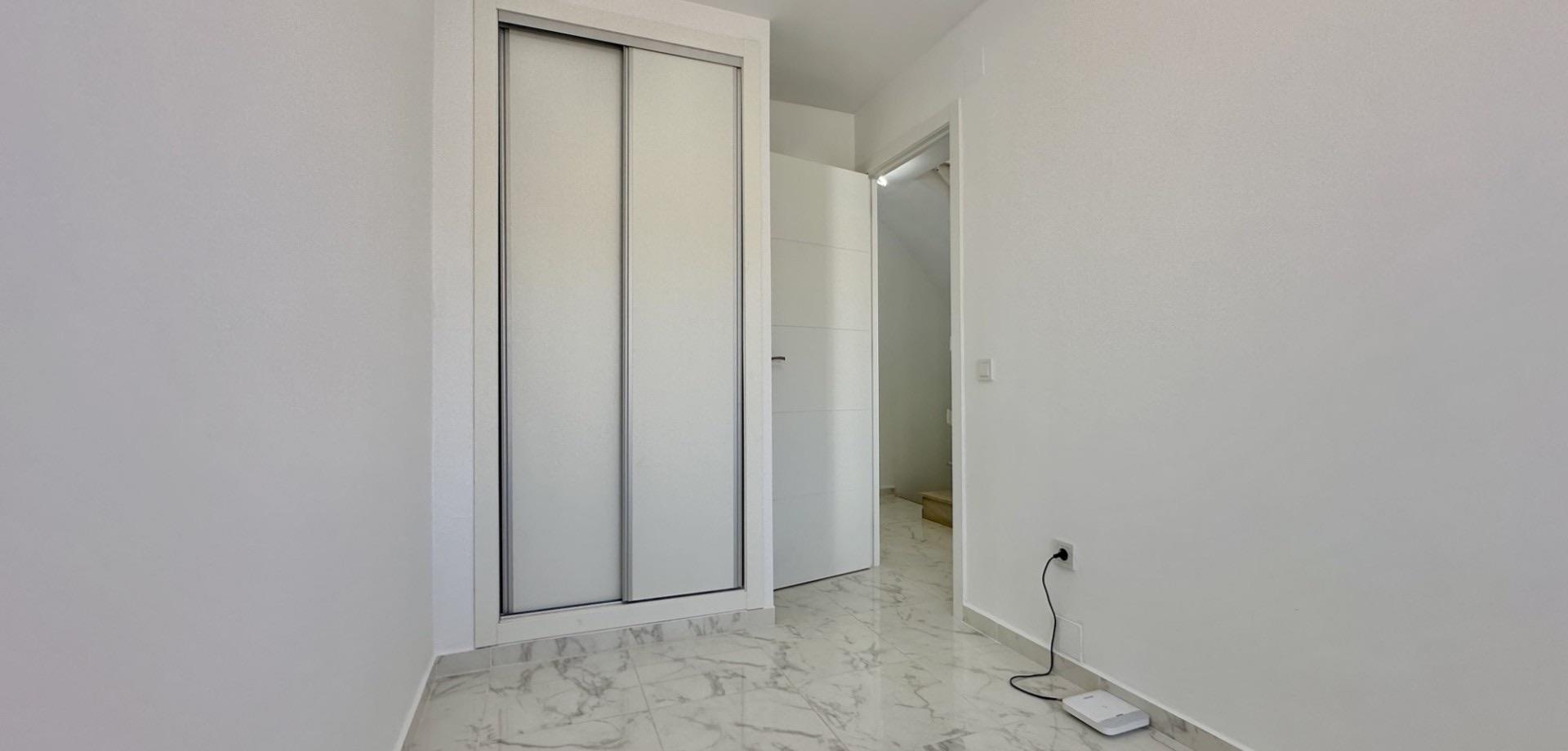 Casa Adosada en Venta en Av. de Torrevieja - 24