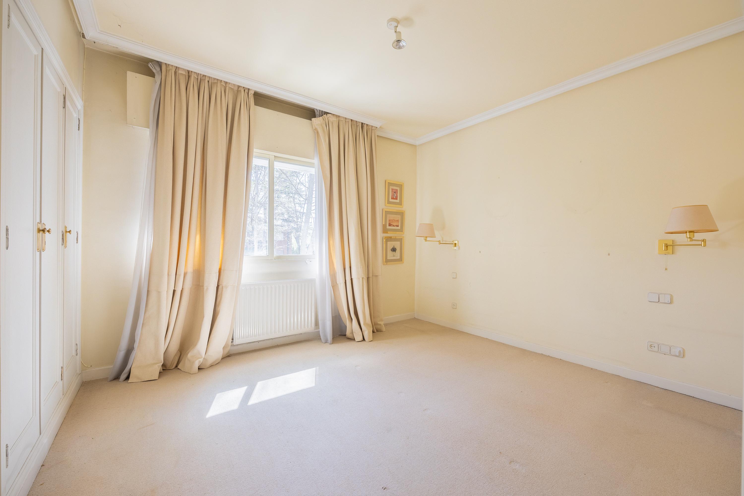 Semi-Detached Townhouse en Venta en C. de Fresnedillas - 8