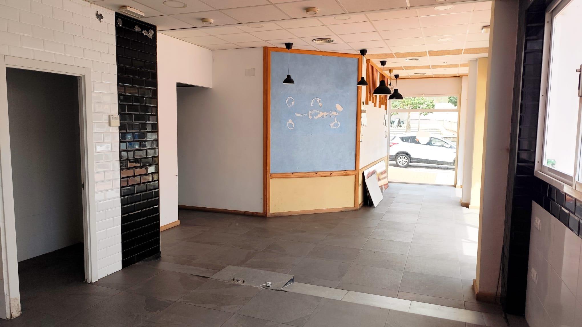 Local en Venta en Calle Zodiaco - 7