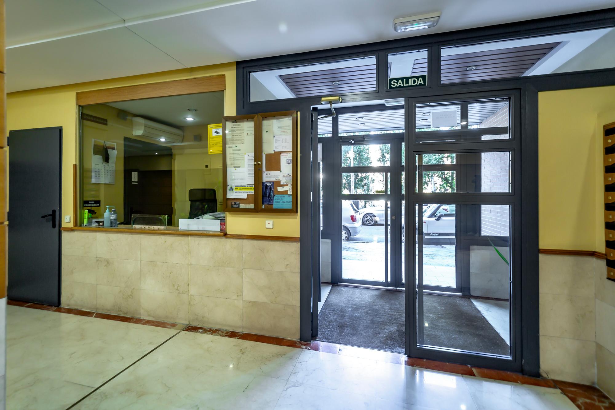 Ático en Alquiler - Calle de Rafael Bergamín - 39