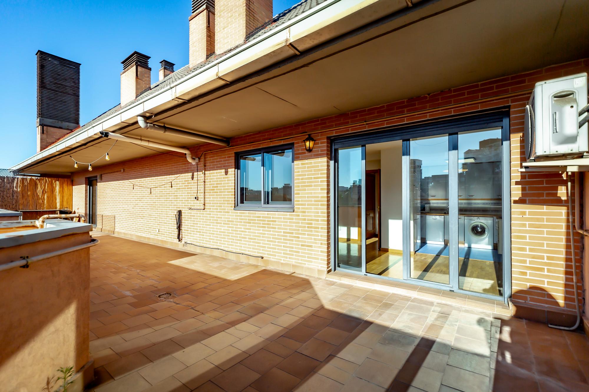 Ático en Alquiler - Calle de Rafael Bergamín - 3