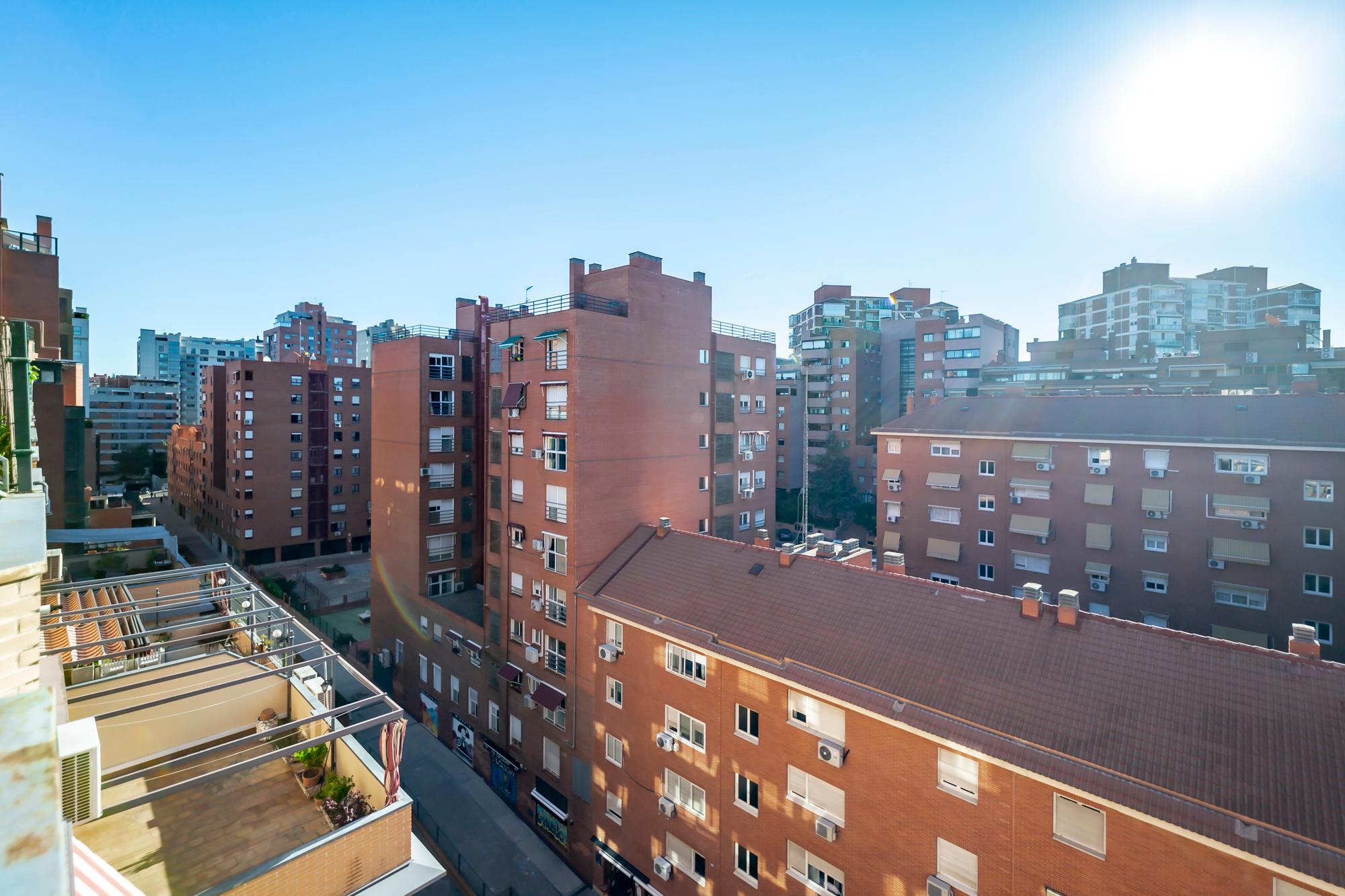 Ático en Alquiler - Calle de Rafael Bergamín - 6