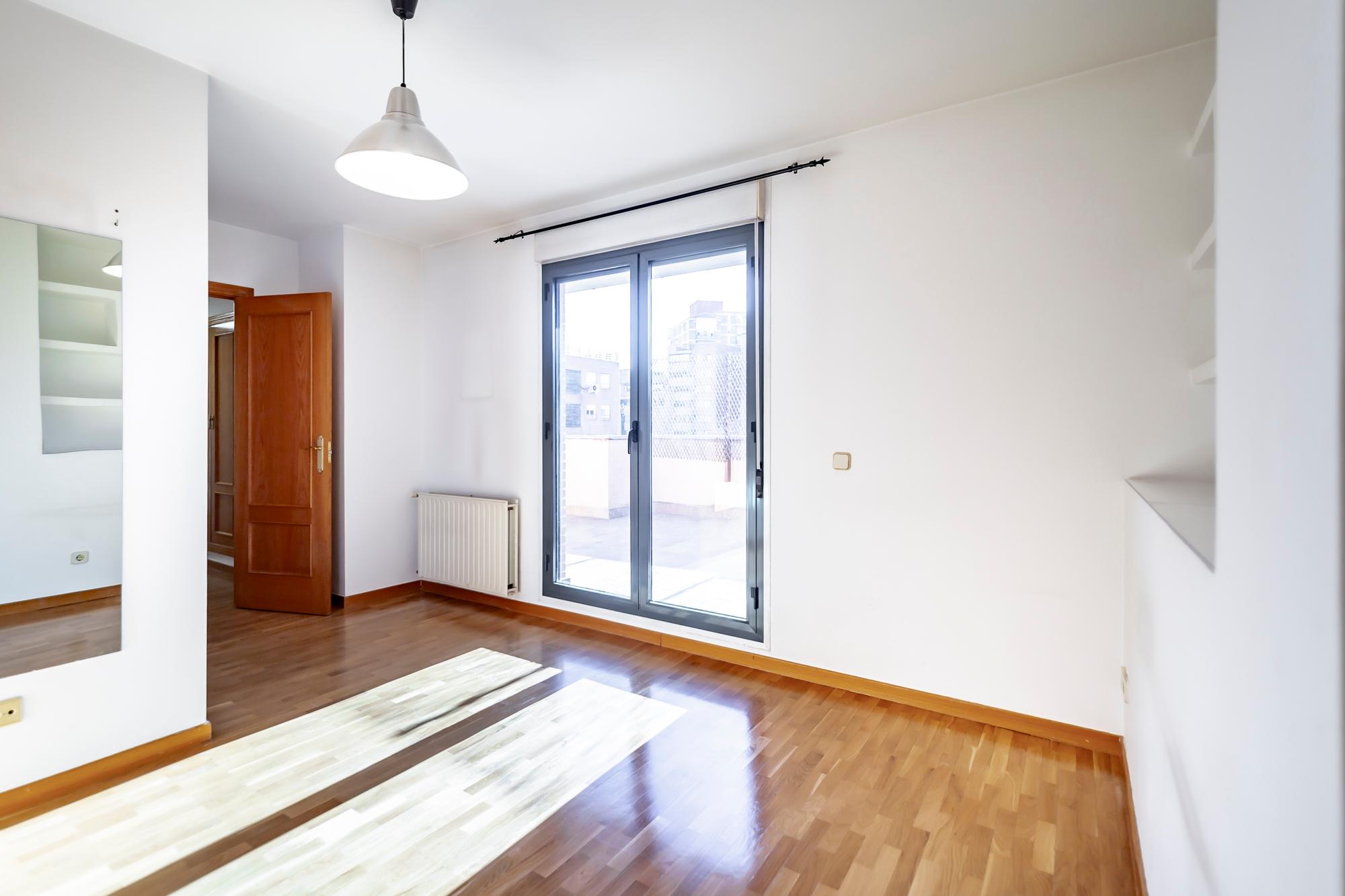 Ático en Alquiler - Calle de Rafael Bergamín - 36