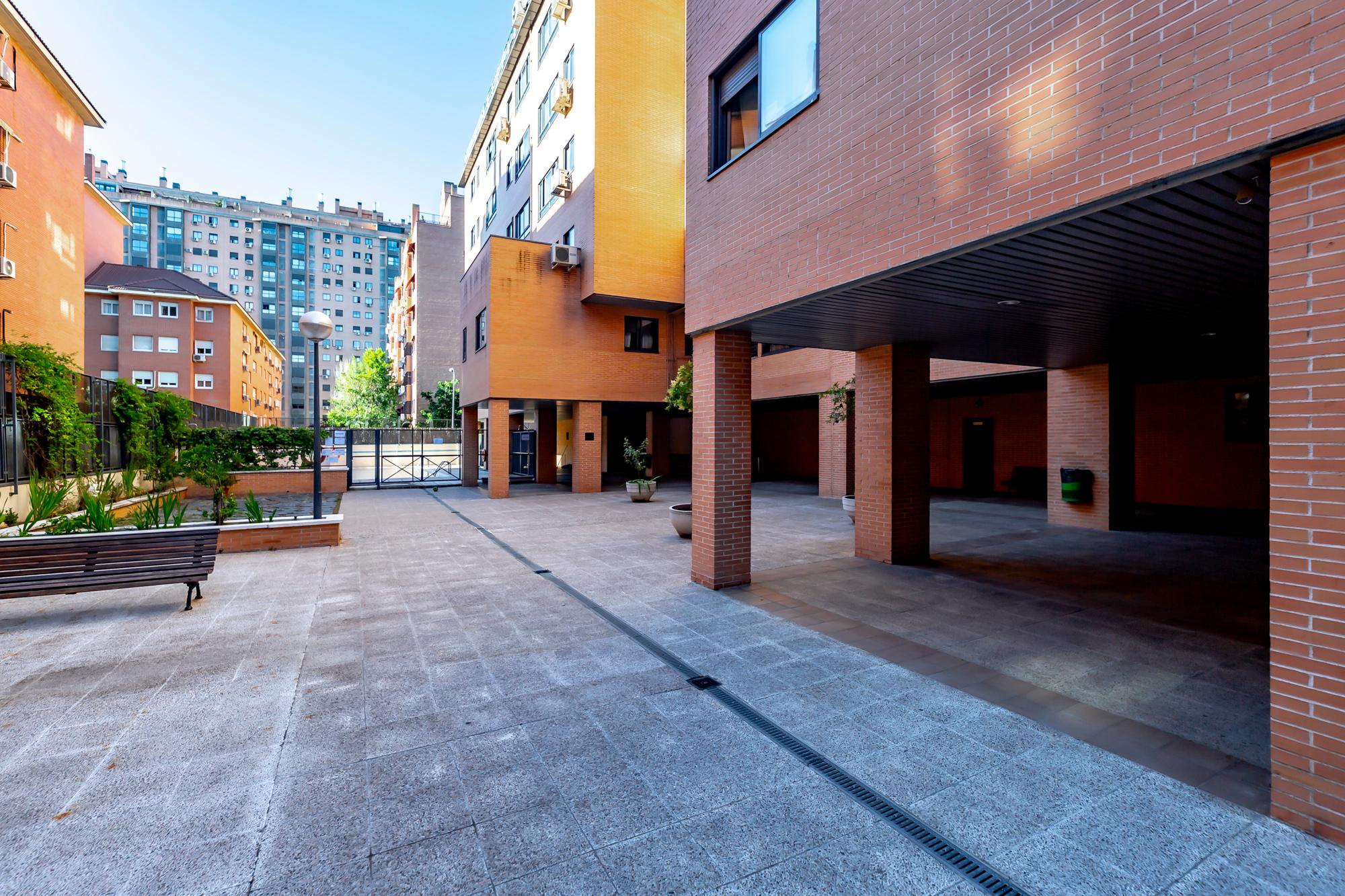 Ático en Alquiler - Calle de Rafael Bergamín - 43