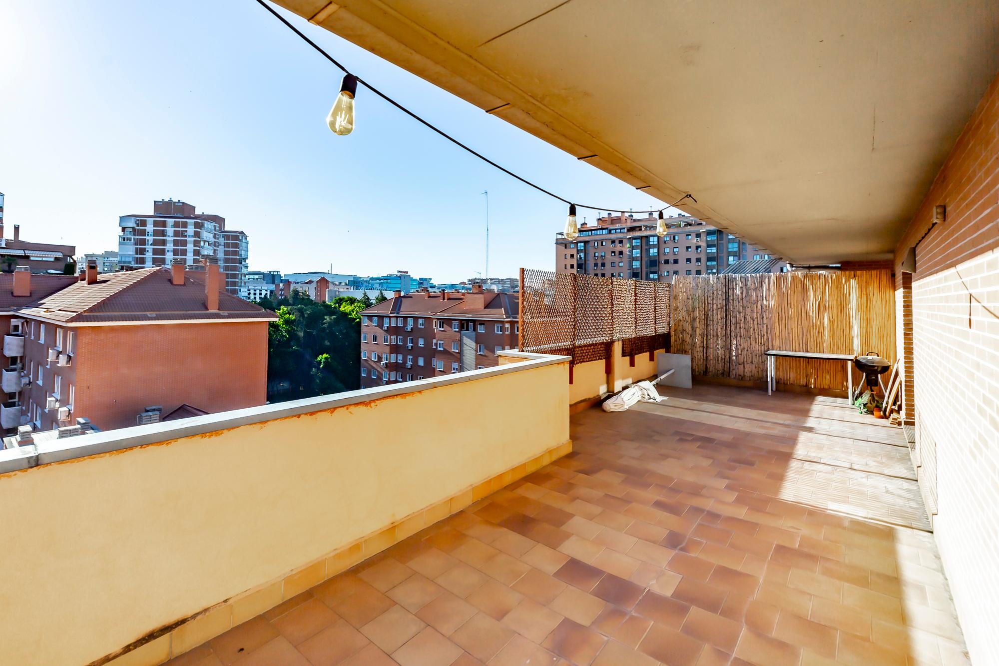 Ático en Alquiler - Calle de Rafael Bergamín - 1