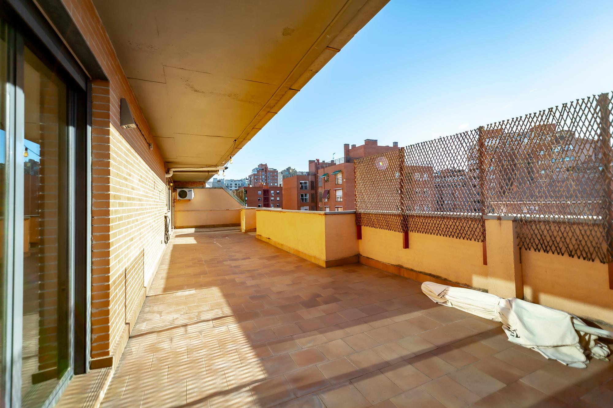 Ático en Alquiler - Calle de Rafael Bergamín - 4