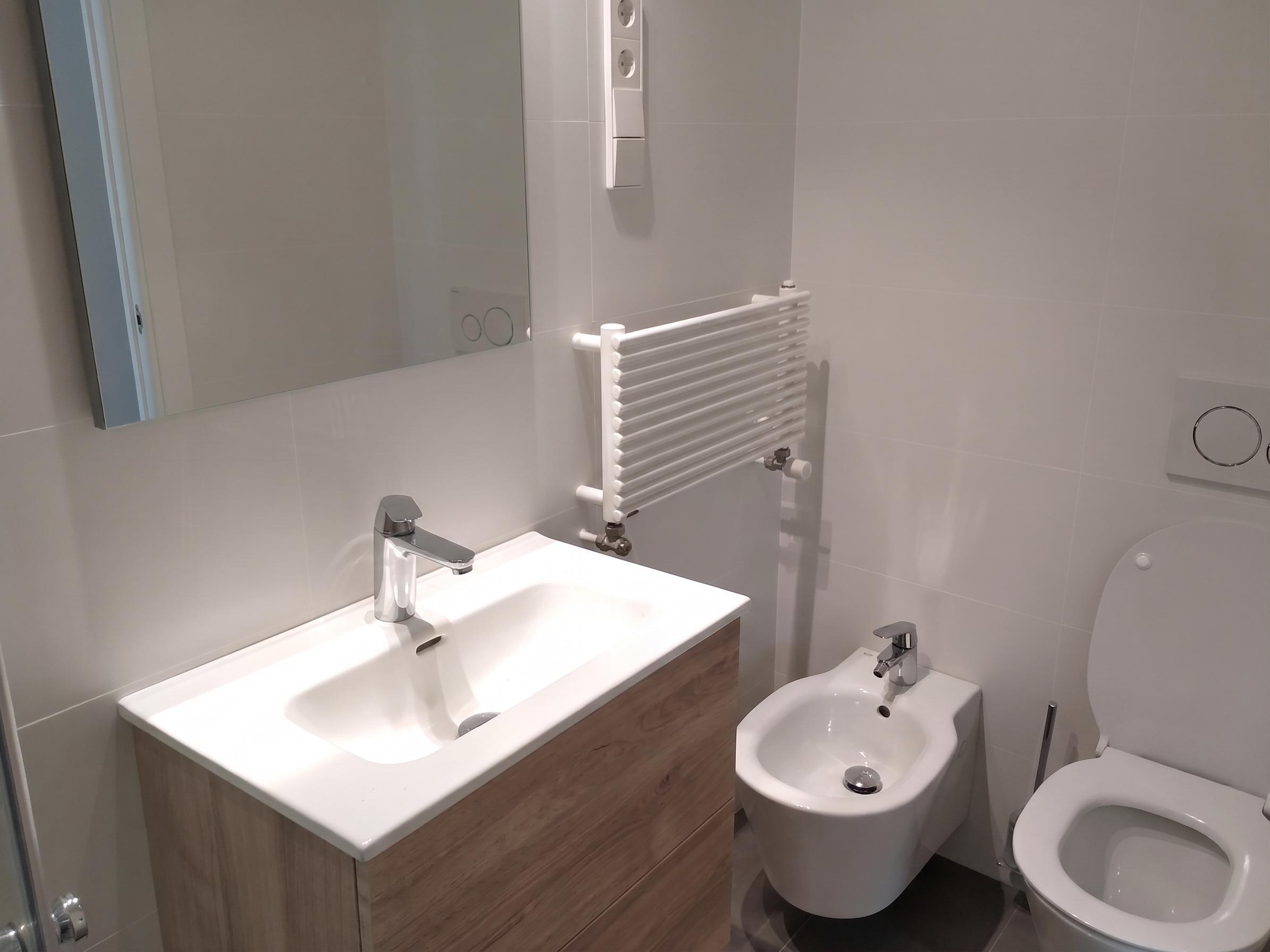 Piso en Alquiler - C. de Andrés Mellado - 13