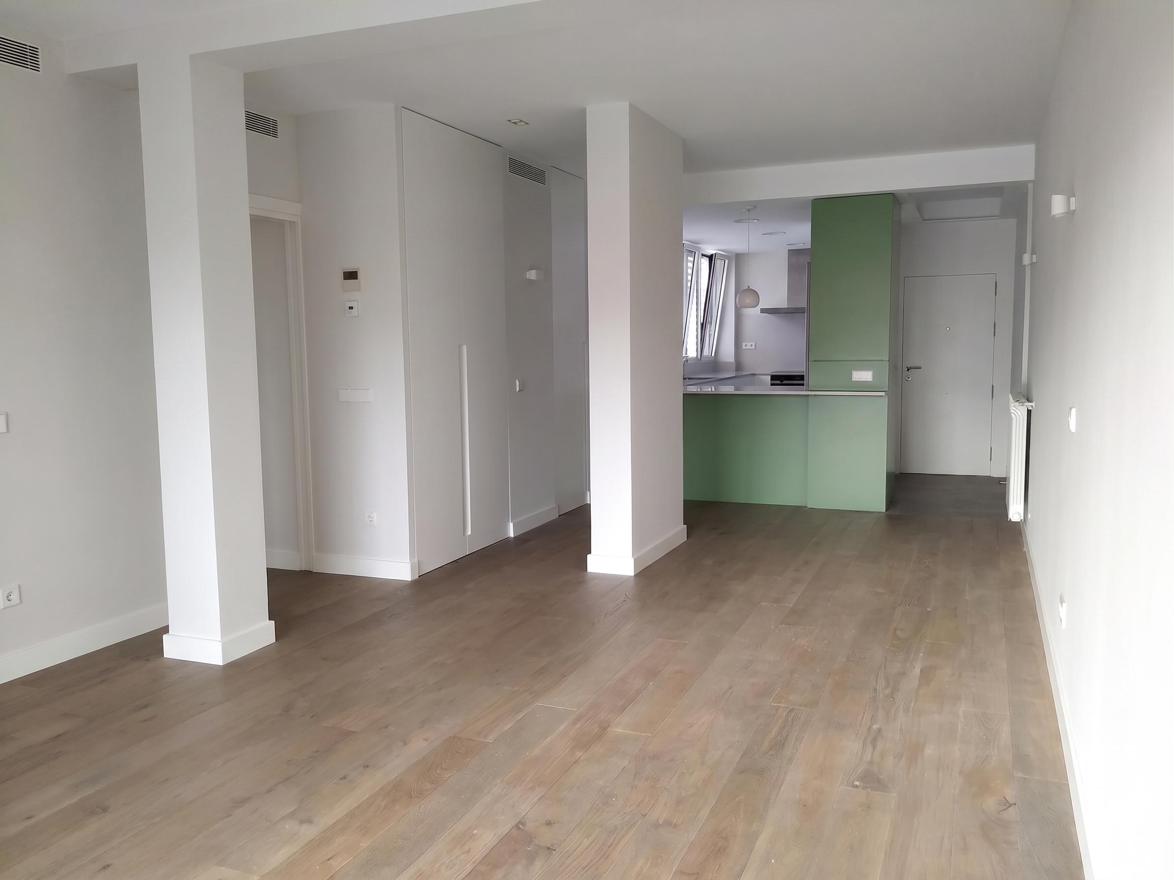 Piso en Alquiler - C. de Andrés Mellado - 17