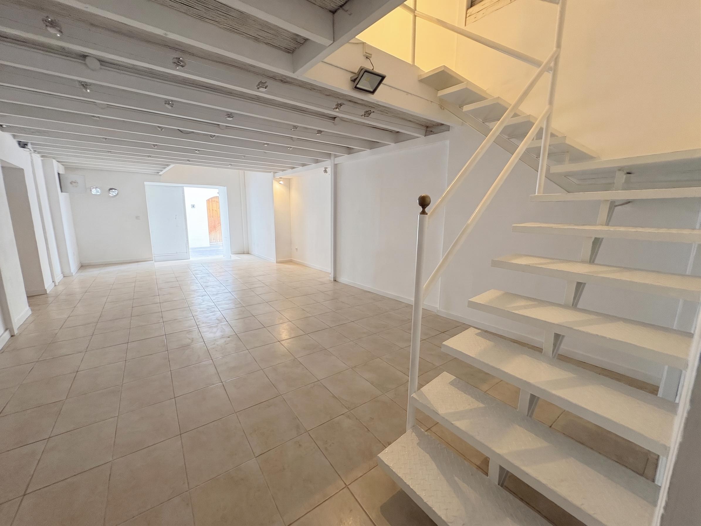 Local en Venta en Carrer Enmig - 1