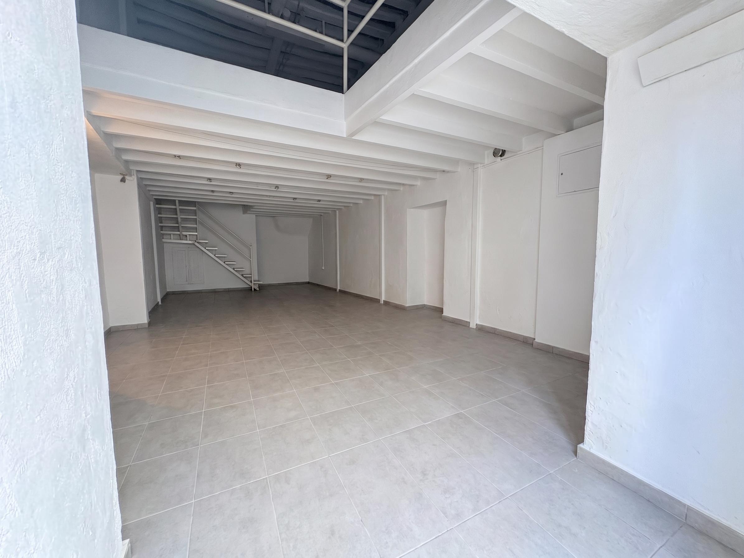 Local en Venta en Carrer Enmig - 4