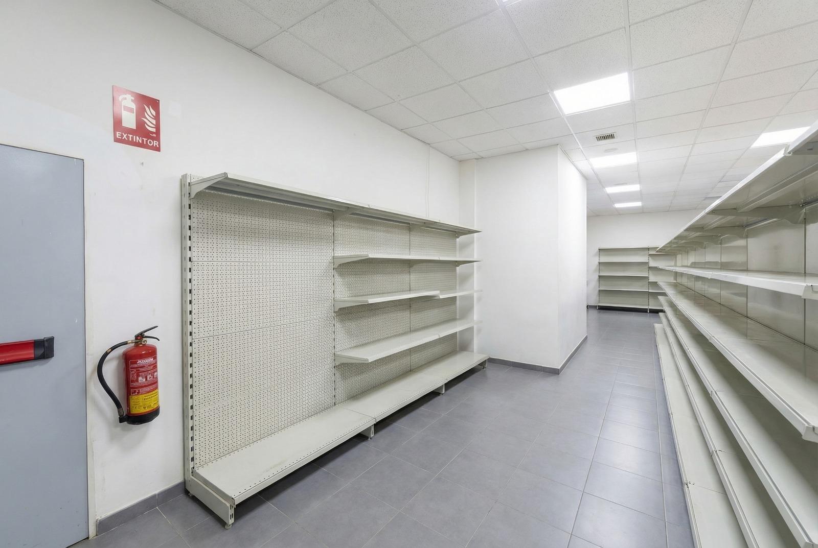 Local en Venta en Carrer Sant Vicent - 4