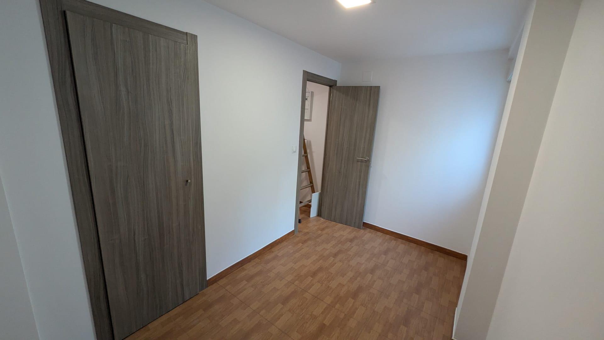 Piso en Venta en Carrer de Montealegre - 8