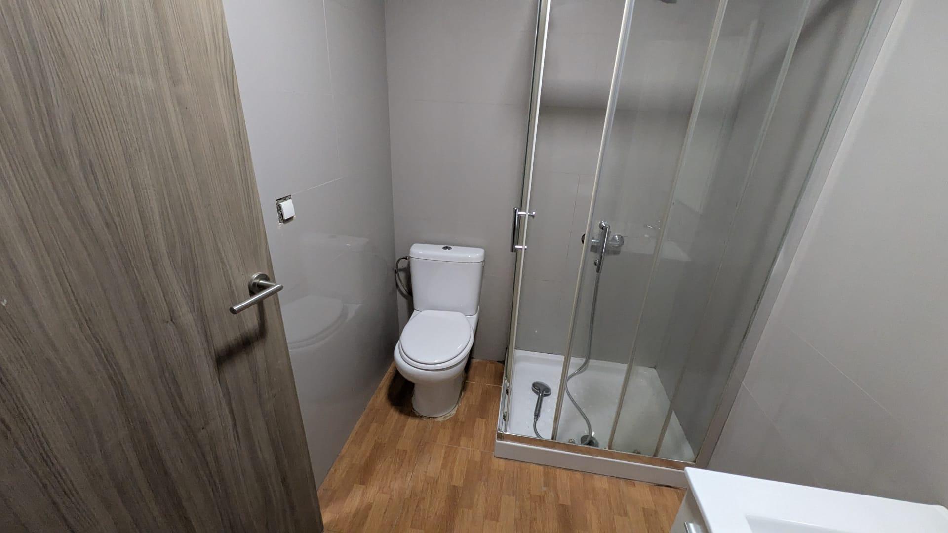 Piso en Venta en Carrer de Montealegre - 13