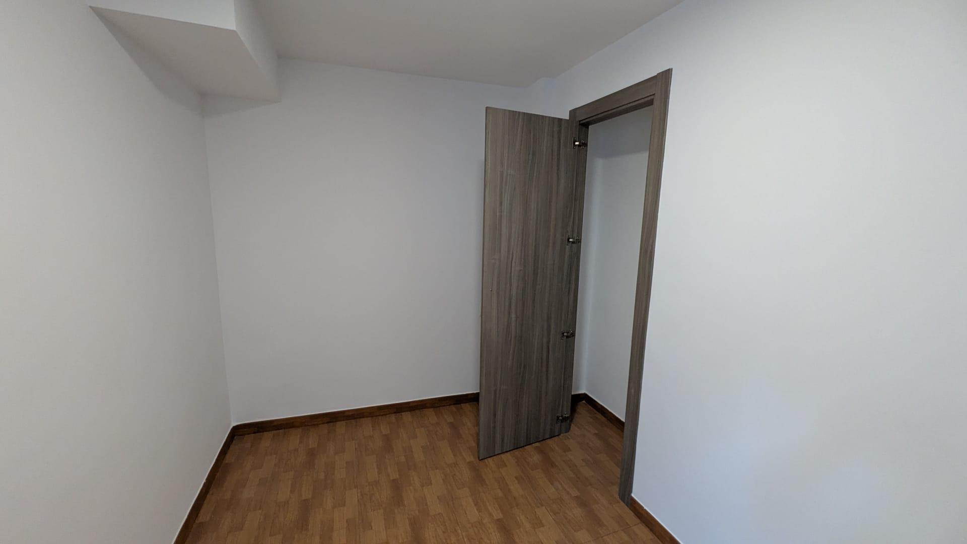 Piso en Venta en Carrer de Montealegre - 9