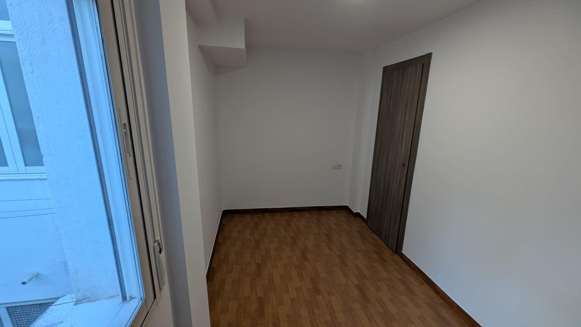 Piso en Venta en Carrer de Montealegre - 11